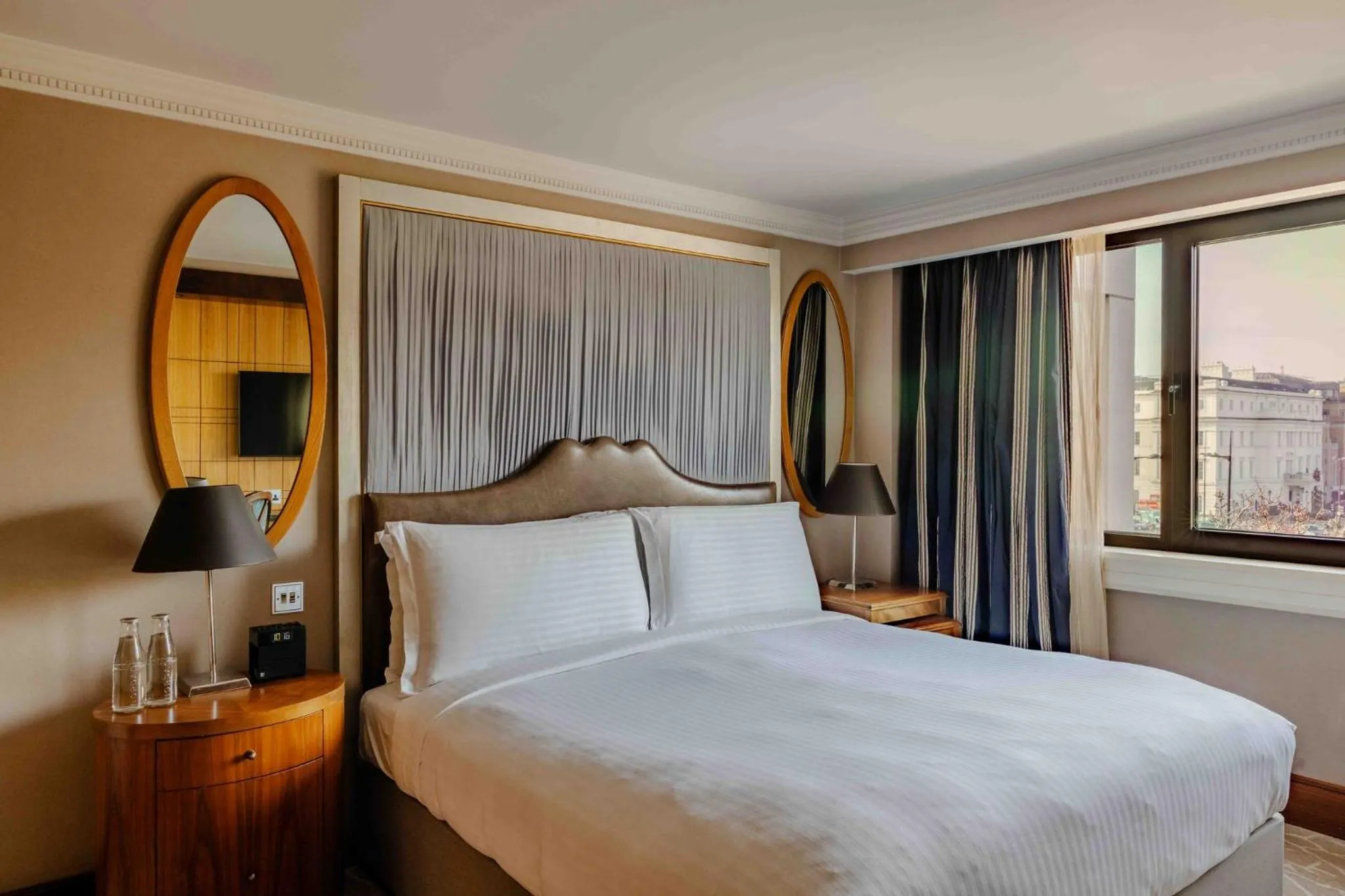 Photo of the whole room, Bed in InterContinental London Park Lane by IHG