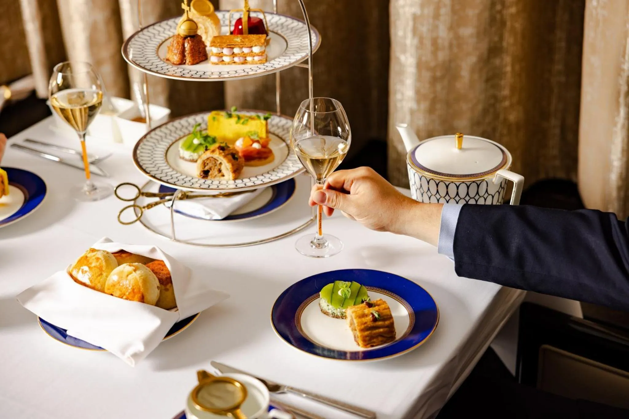 Restaurant/places to eat in InterContinental London Park Lane by IHG