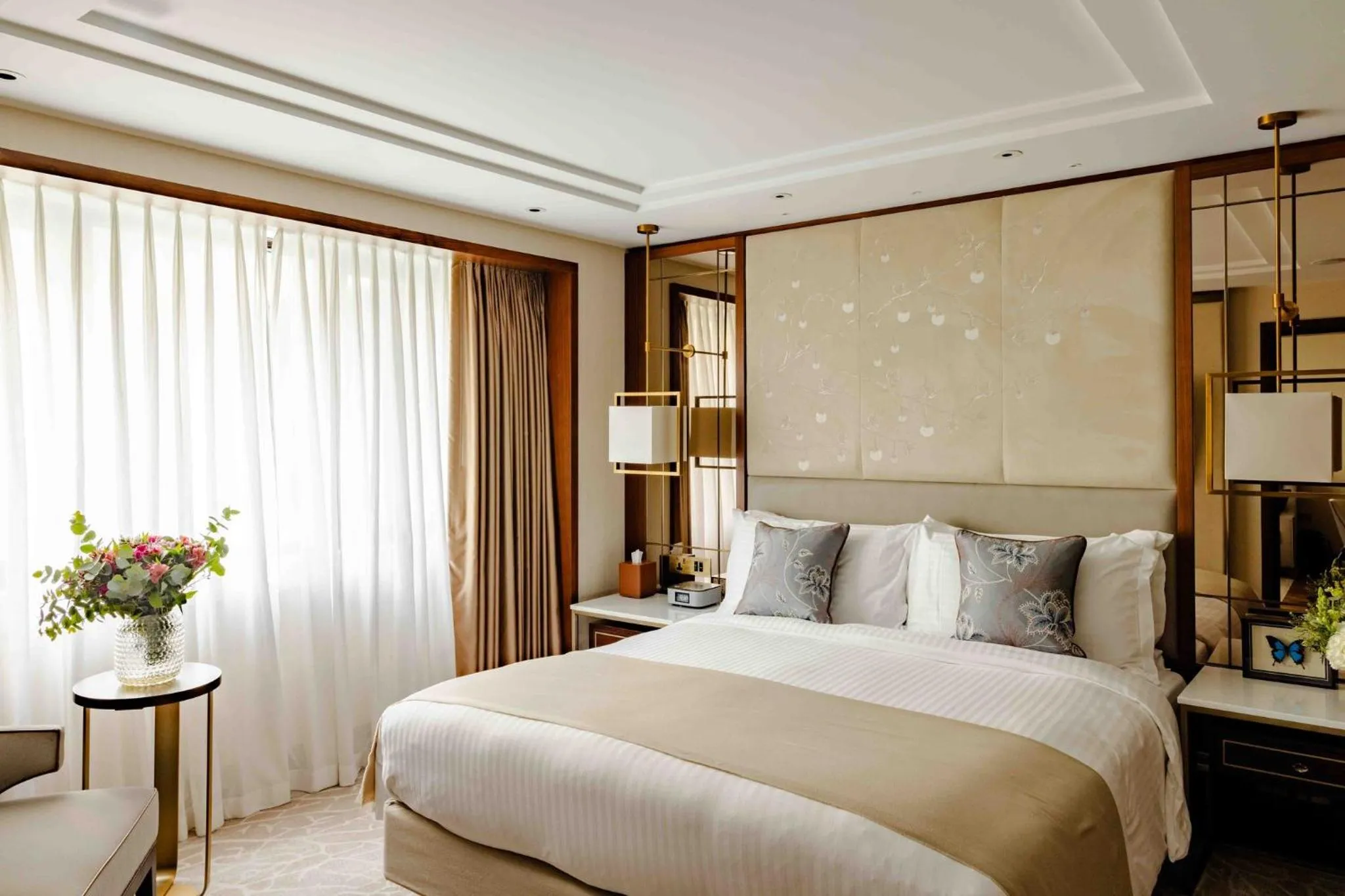 Photo of the whole room, Bed in InterContinental London Park Lane by IHG