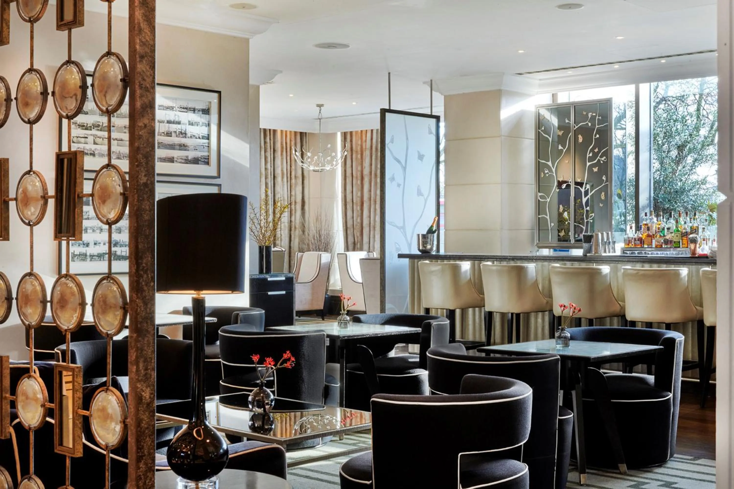 Lounge or bar in InterContinental London Park Lane by IHG