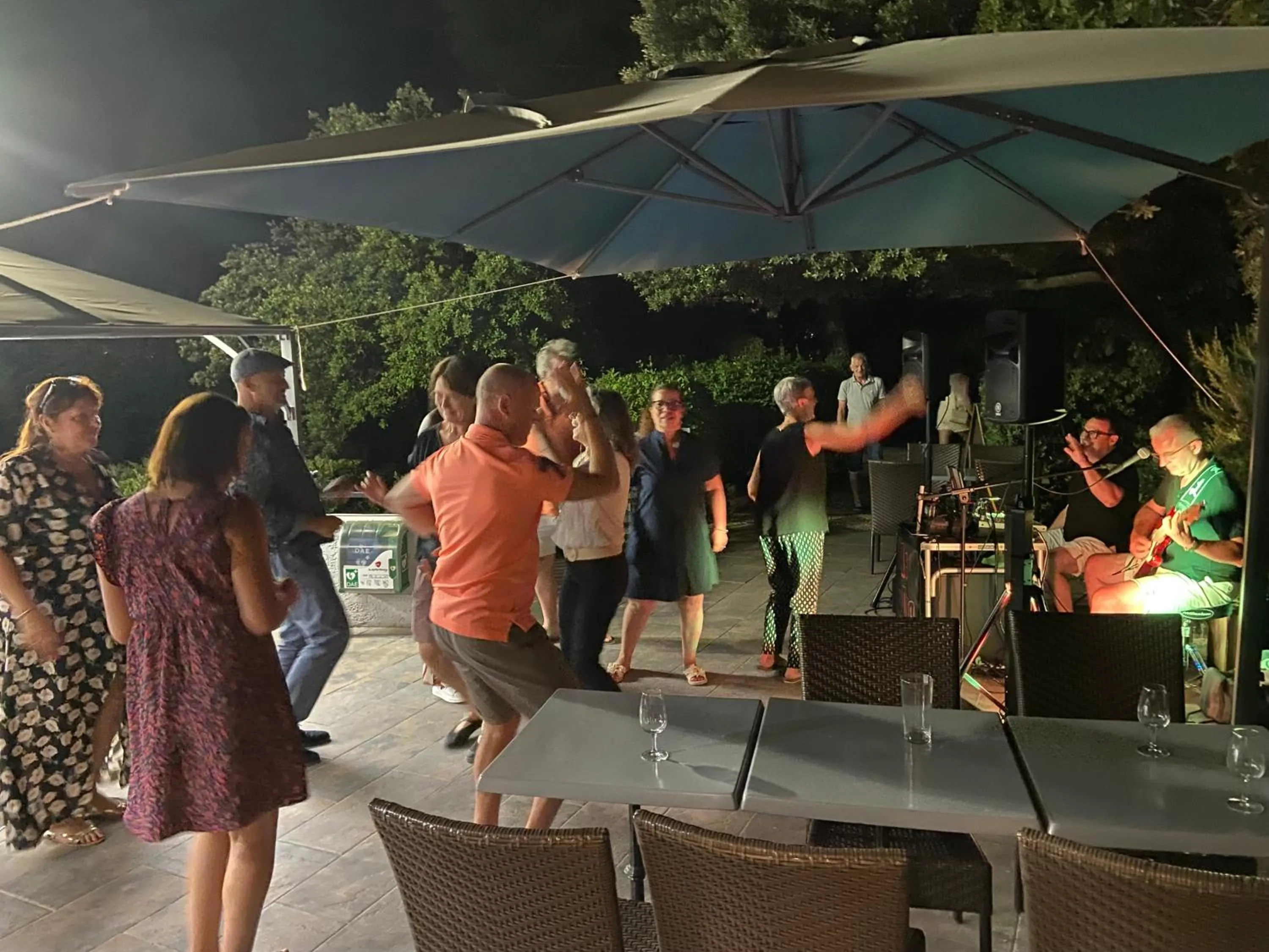 Evening entertainment in Les Arbousiers Village Hôtel Provençal