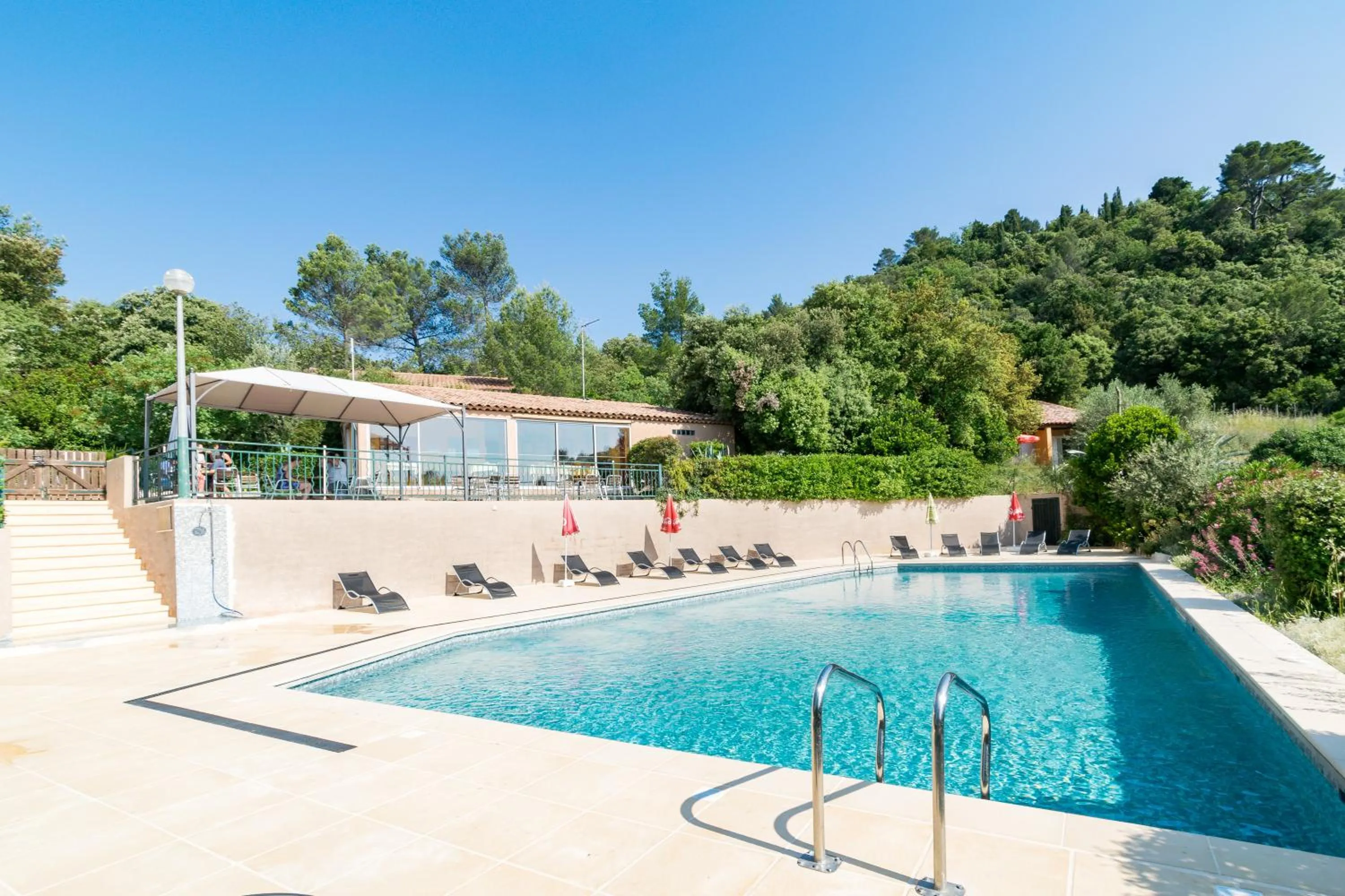 Swimming pool in Les Arbousiers Village Hôtel Provençal