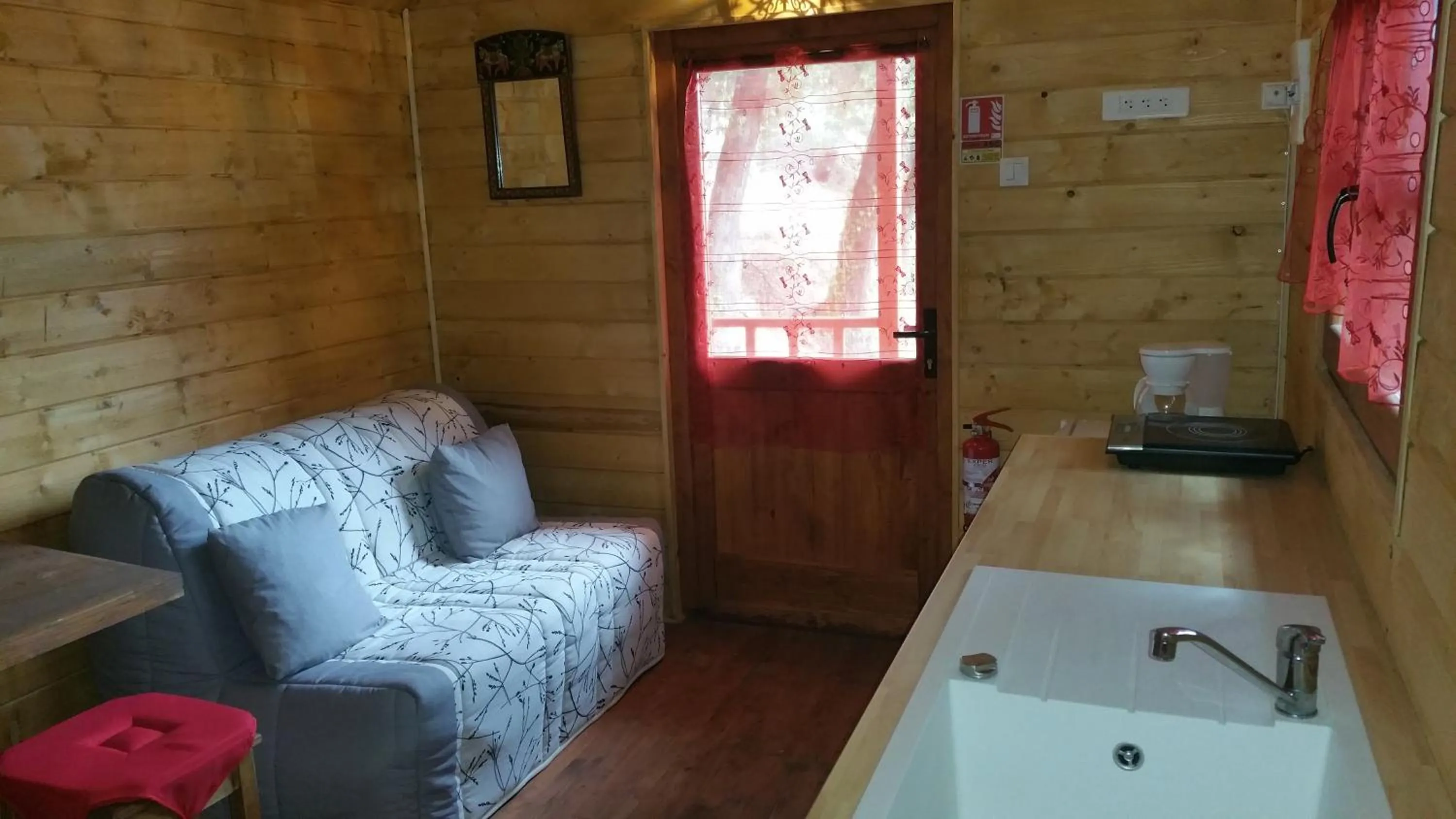 Kitchen or kitchenette in Les Arbousiers Village Hôtel Provençal