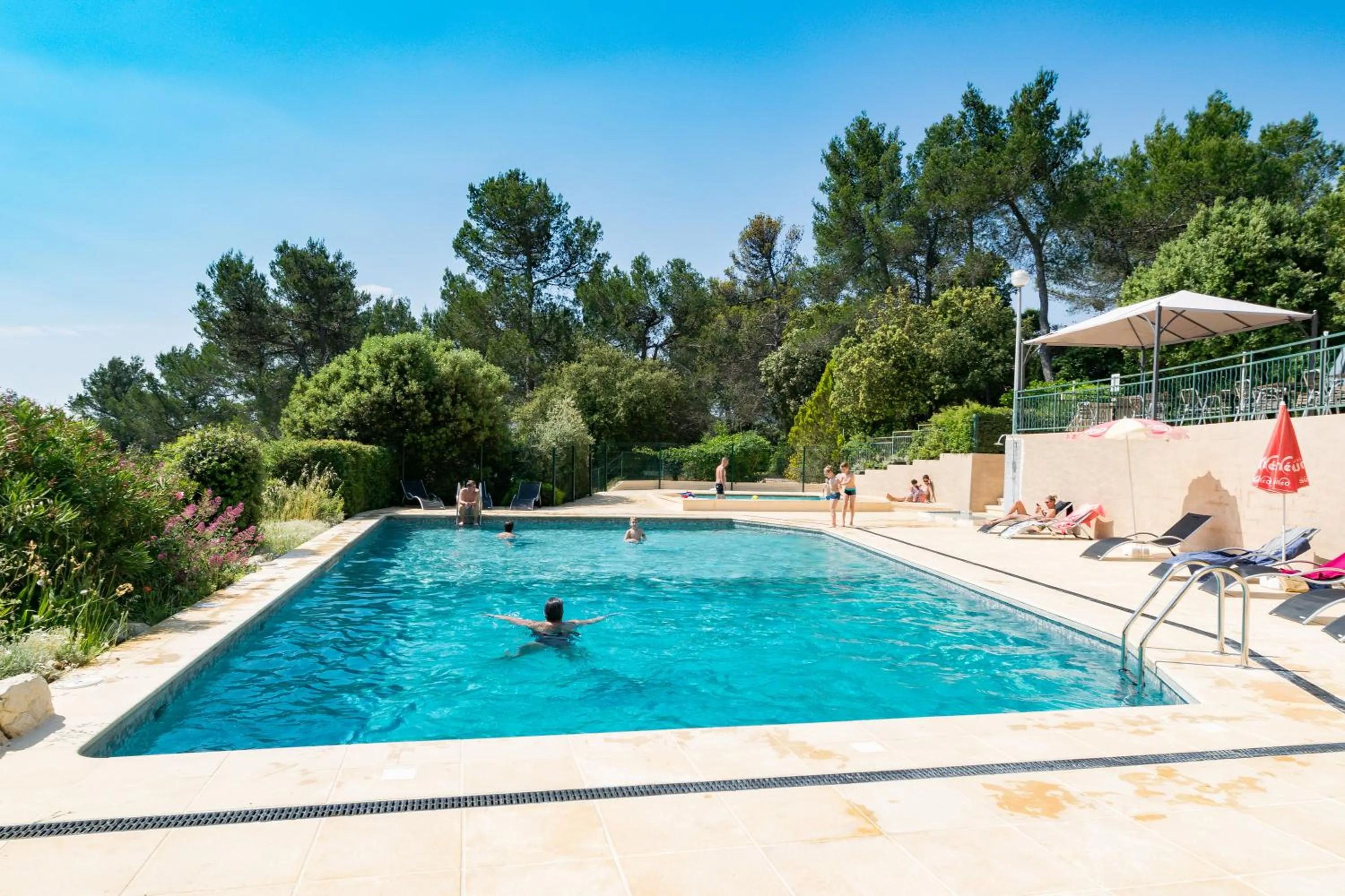 Swimming pool in Les Arbousiers Village Hôtel Provençal