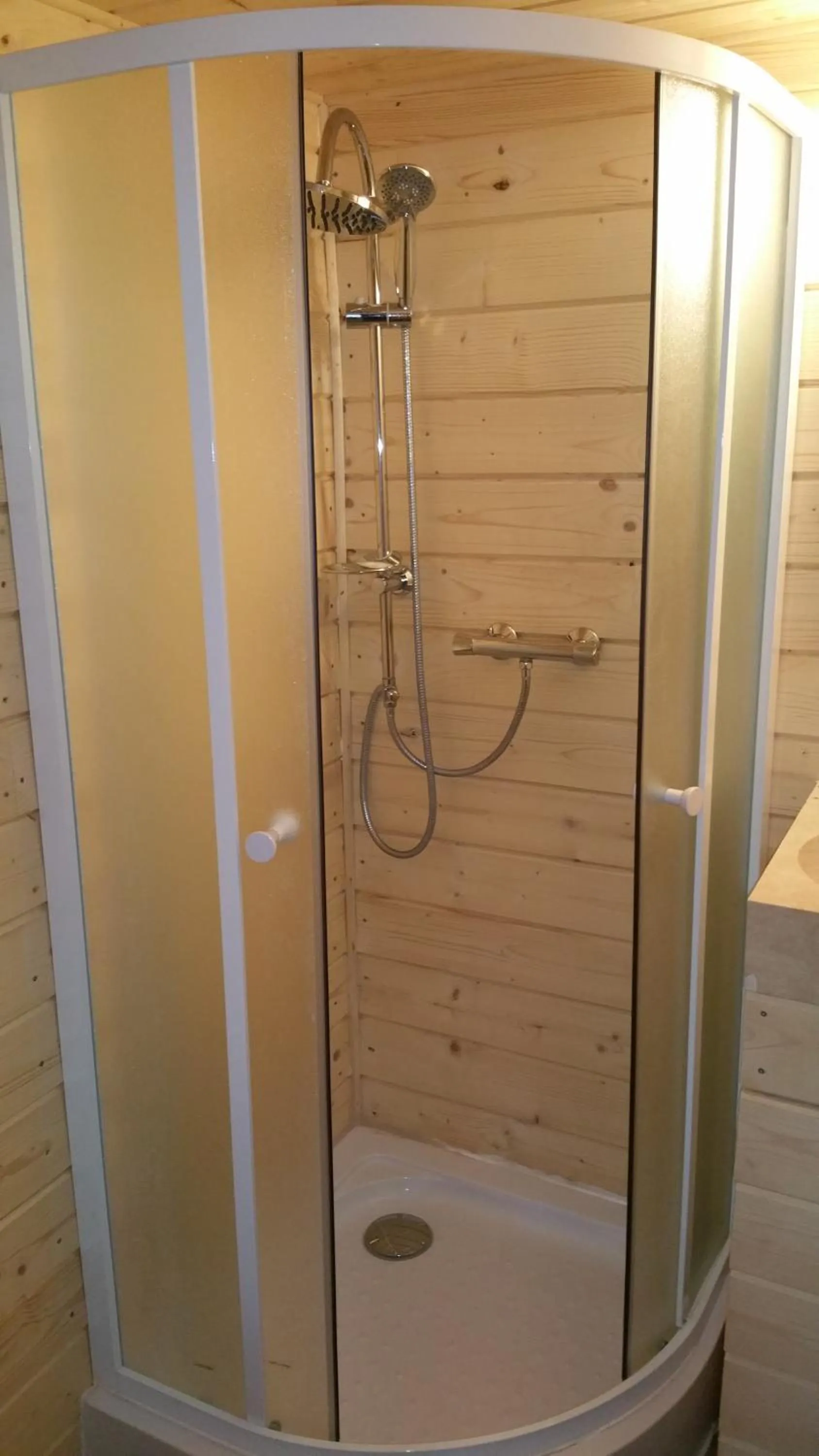 Bathroom in Les Arbousiers Village Hôtel Provençal