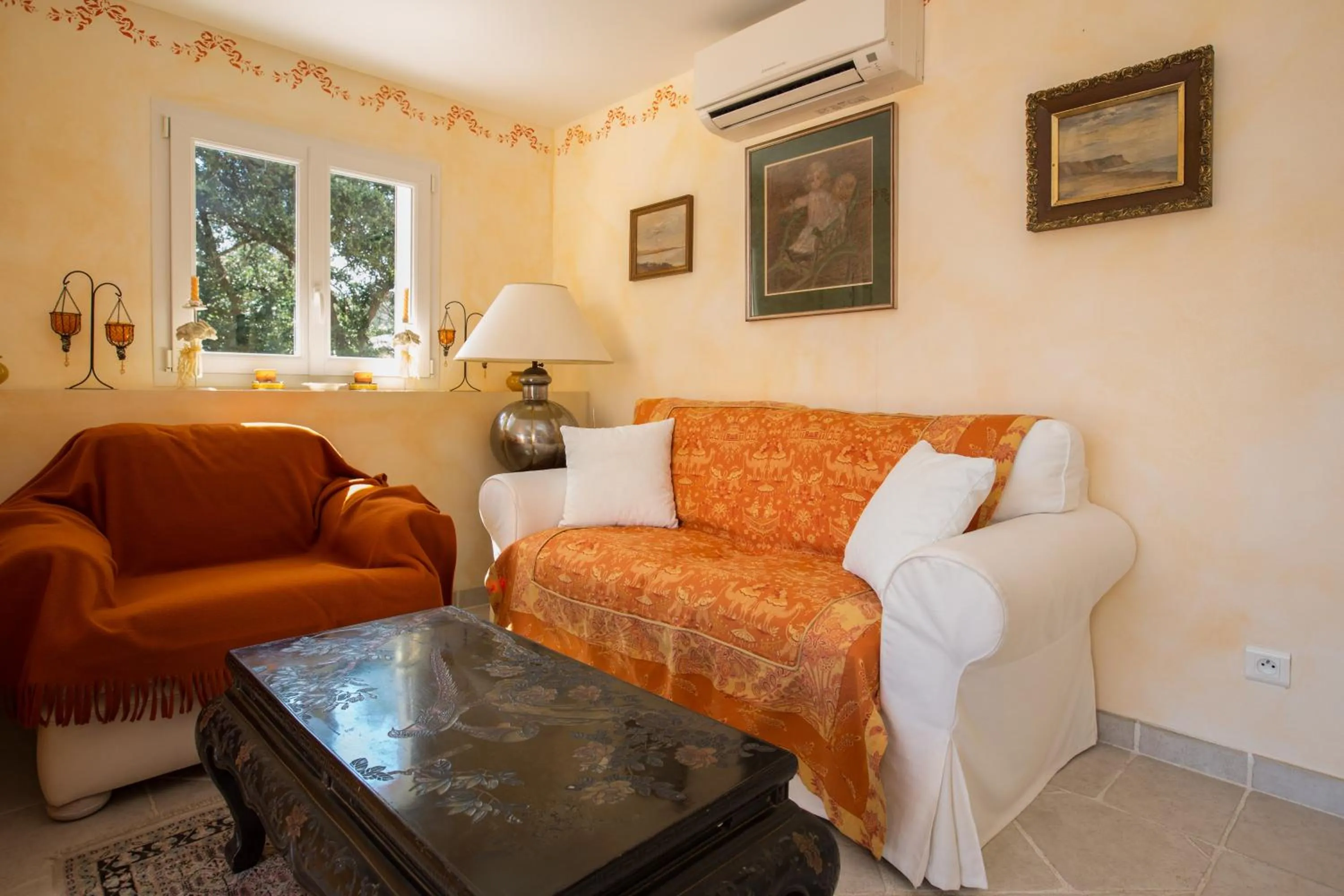 Decorative detail in La Tarentane