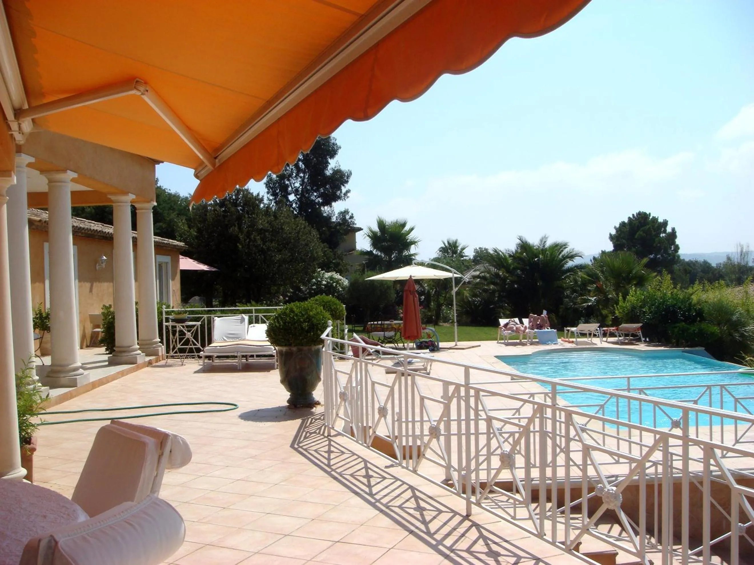 Pool view in La Tarentane