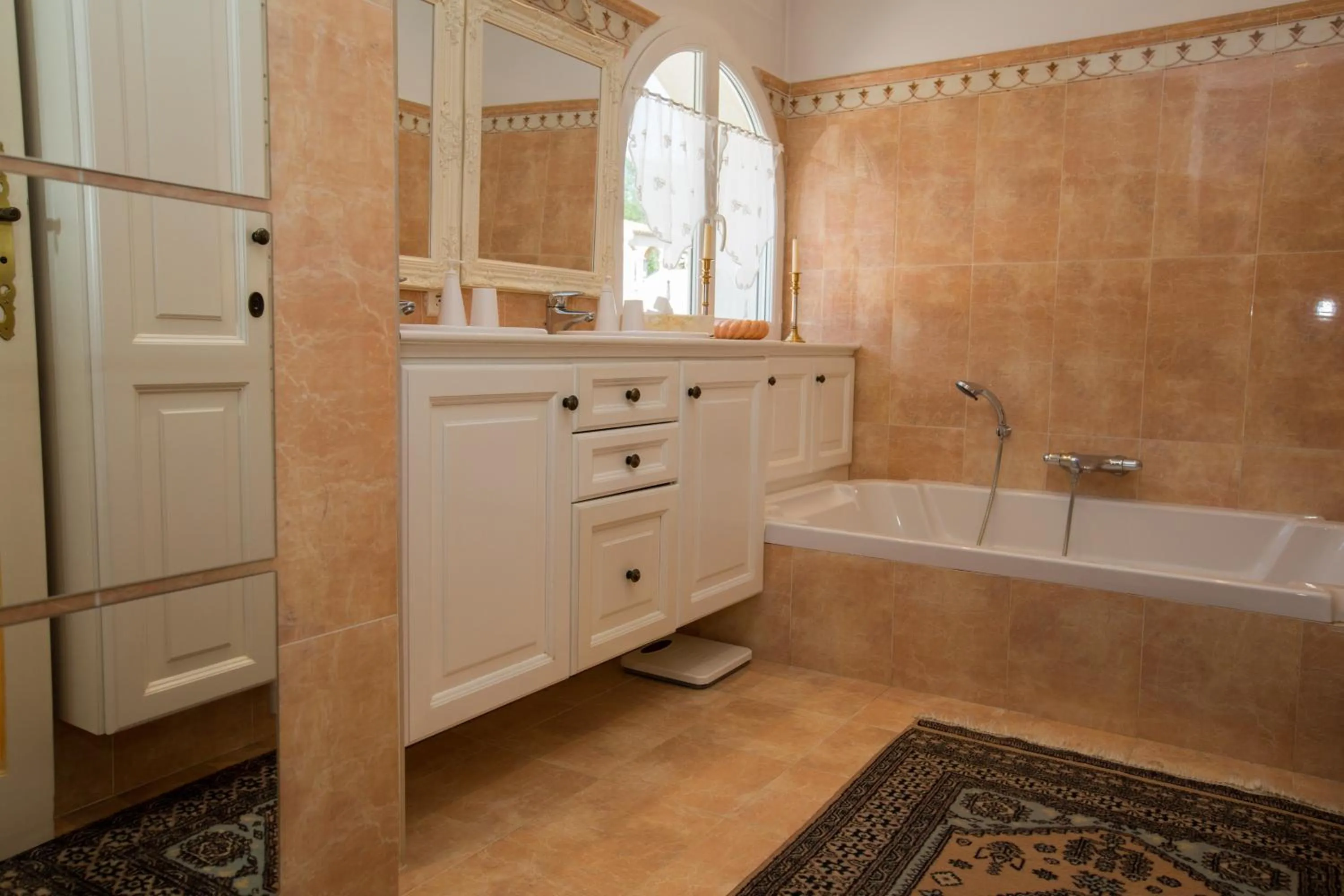 Decorative detail in La Tarentane