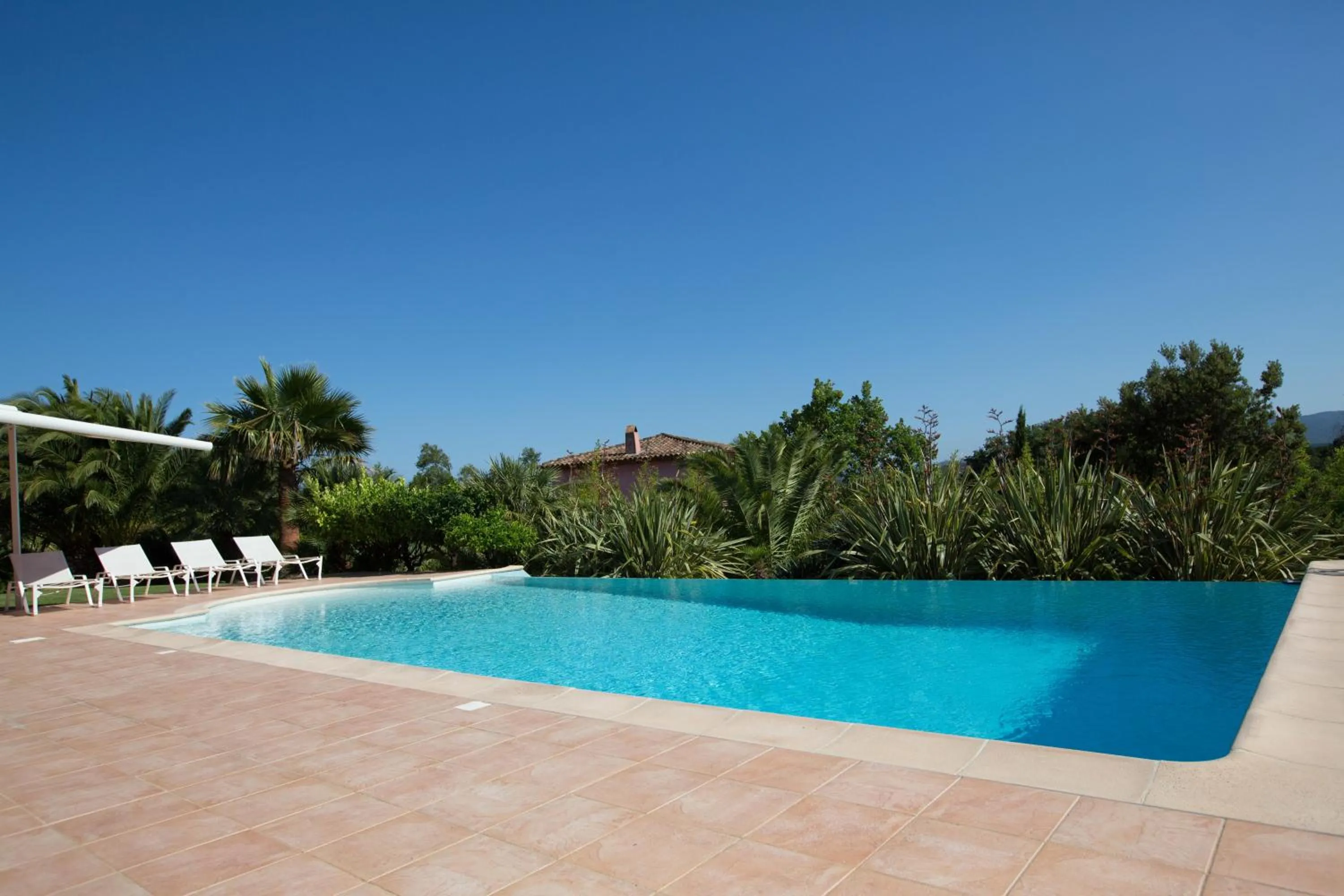 Pool view in La Tarentane