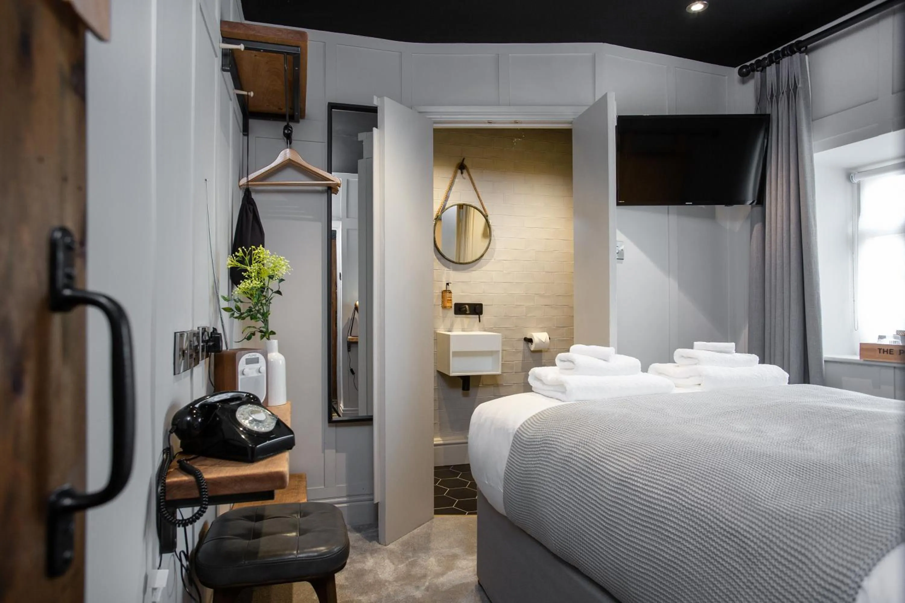 Photo of the whole room, Bed in The Pickled Parson of Sedgefield