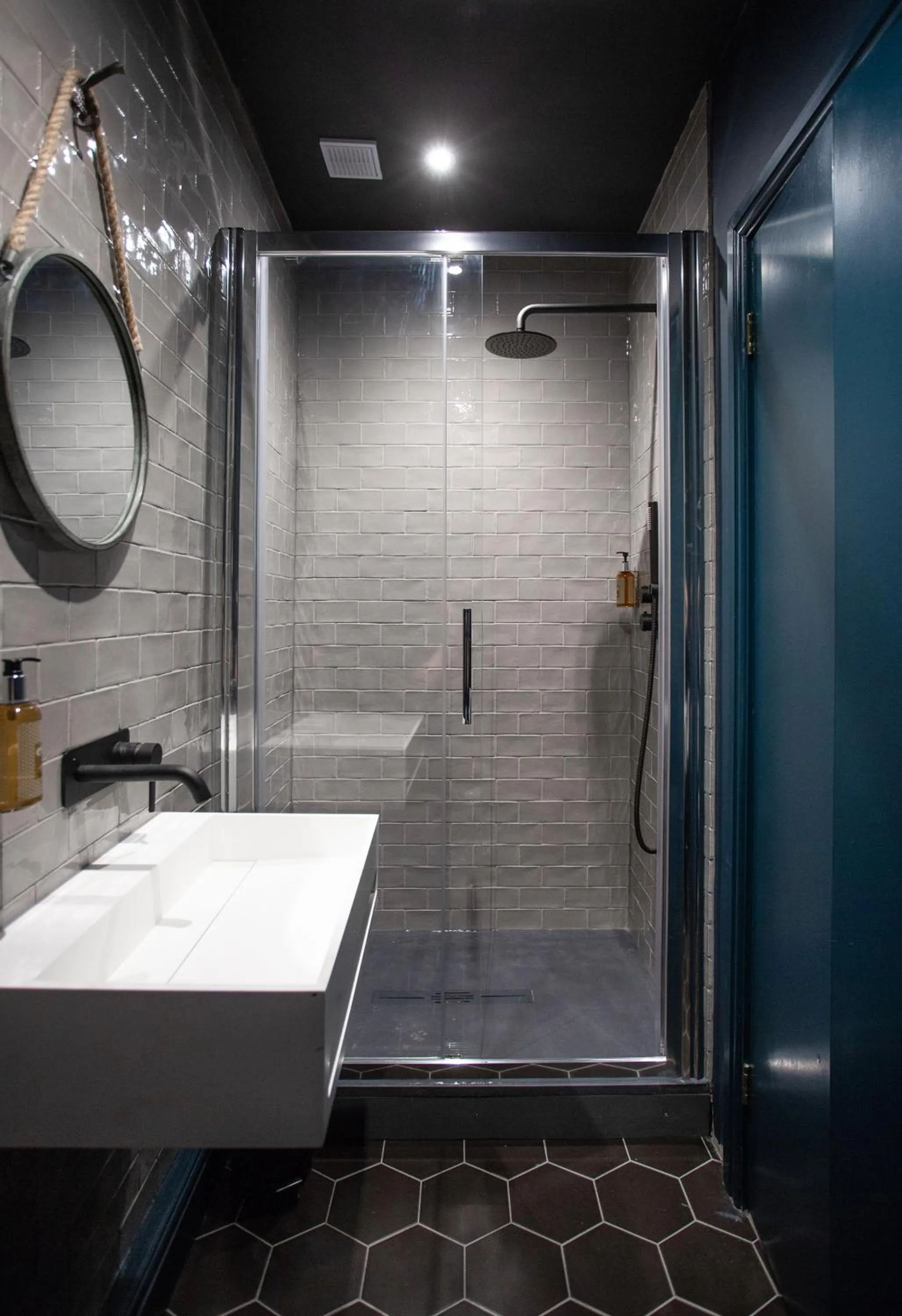 Shower in The Pickled Parson of Sedgefield