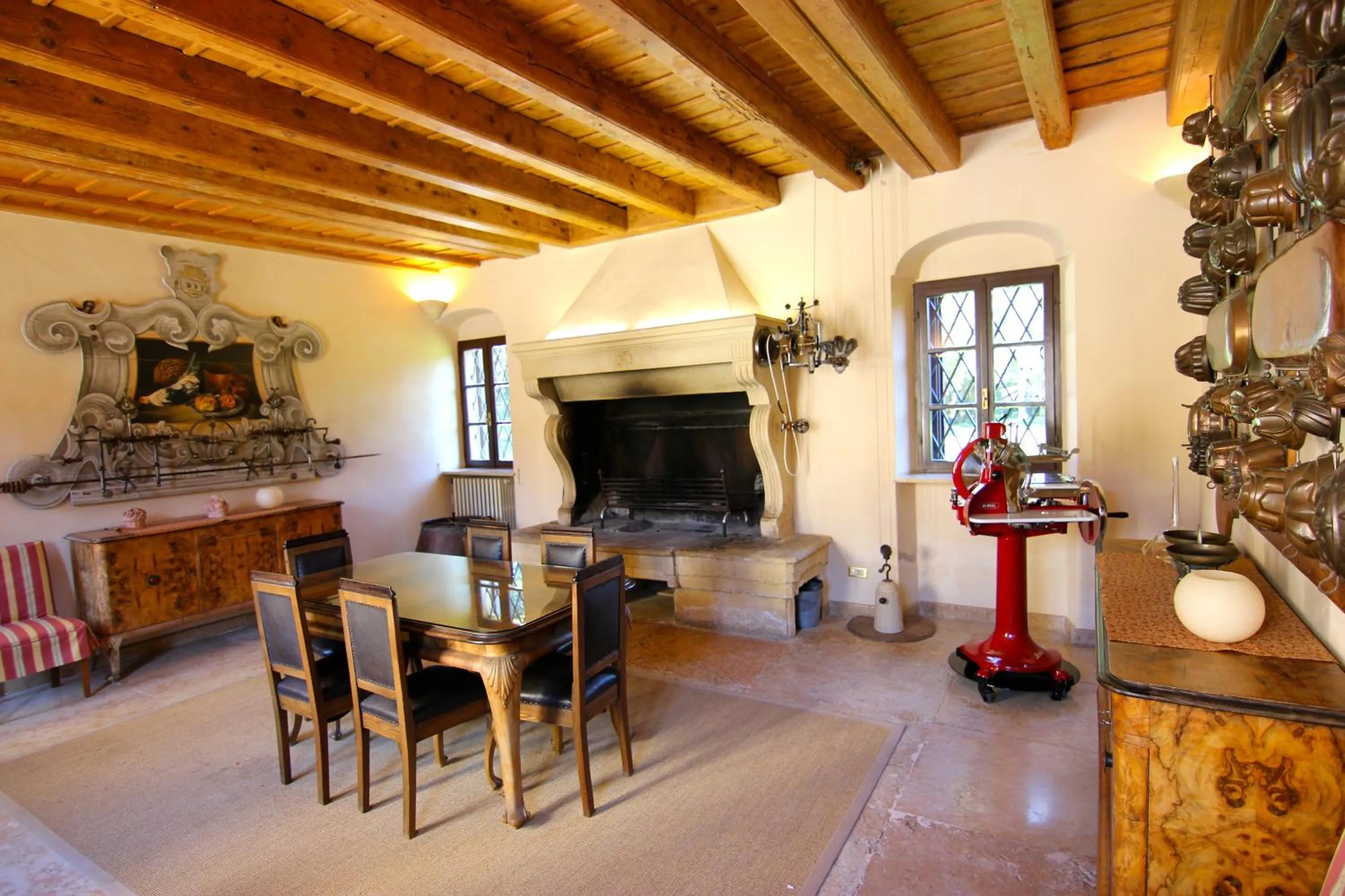 Communal lounge/ TV room in Hotel Villa Giona