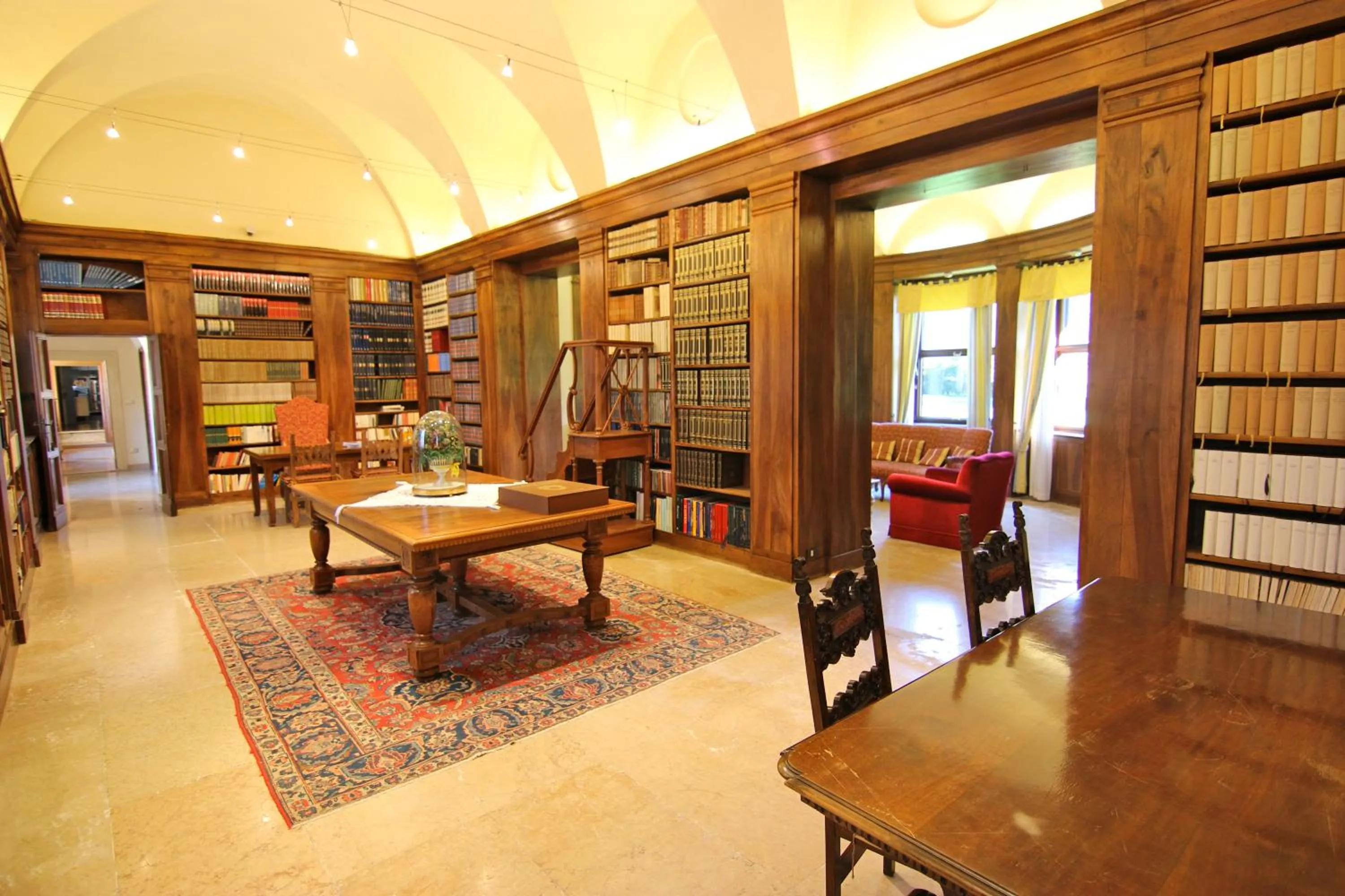 Library in Hotel Villa Giona
