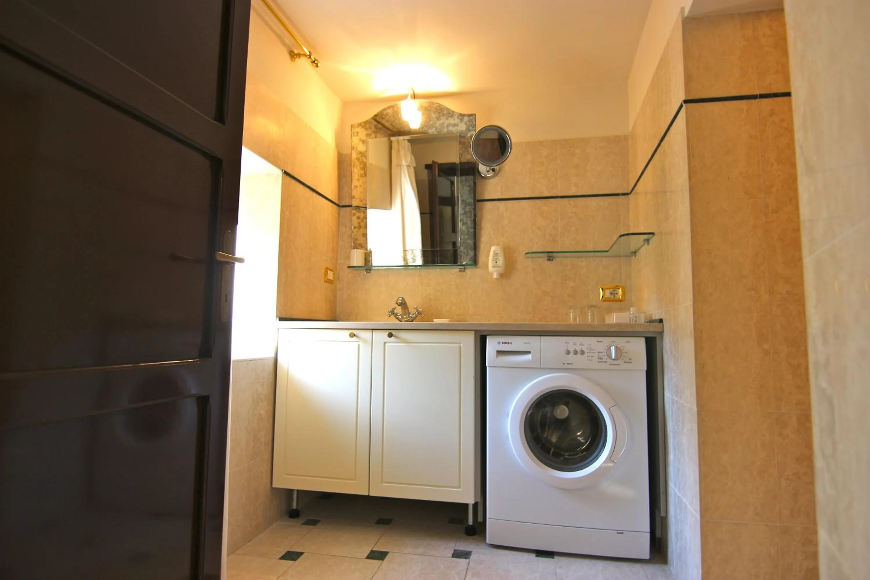 Bathroom in Hotel Villa Giona