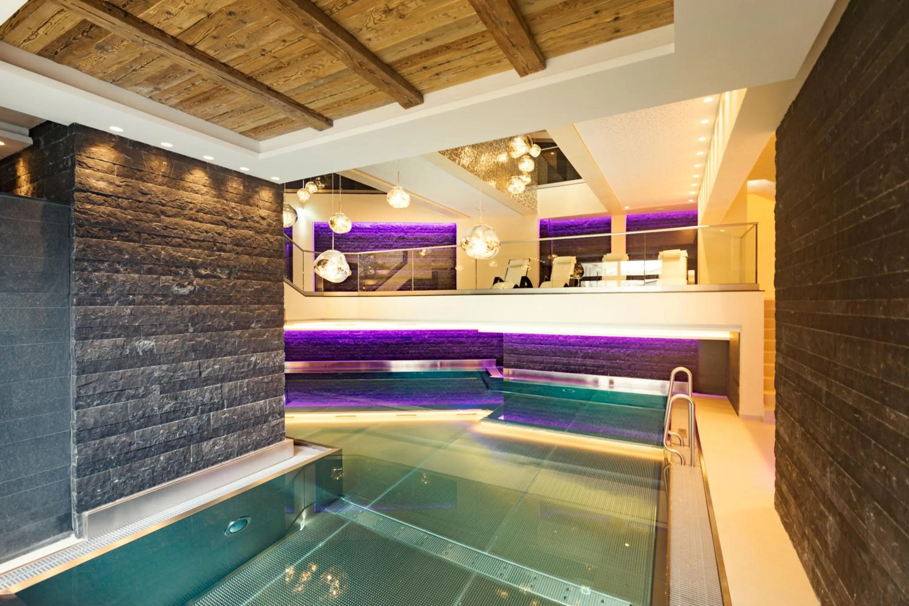 Swimming pool in Hotel Mondin