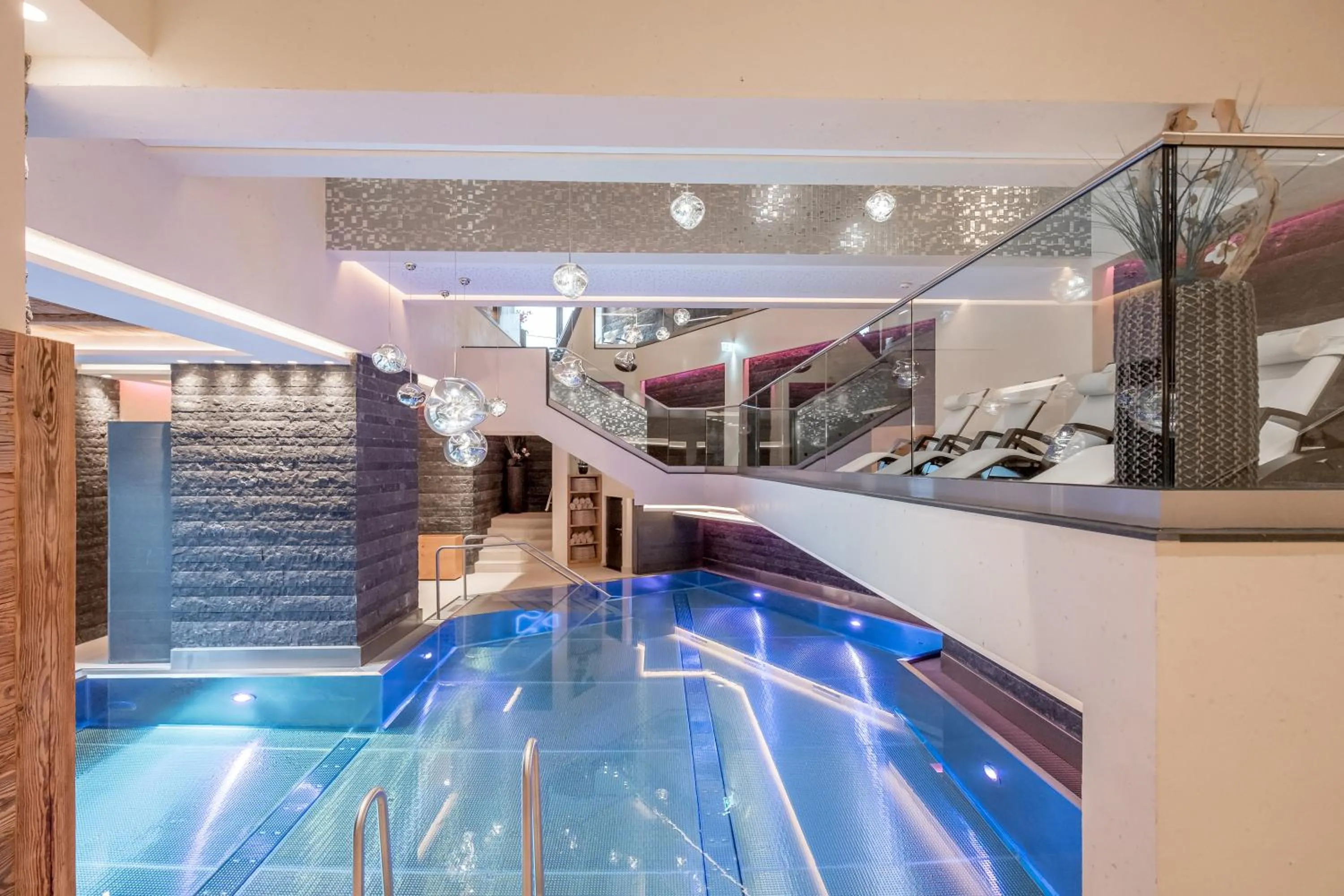 Swimming pool in Hotel Mondin