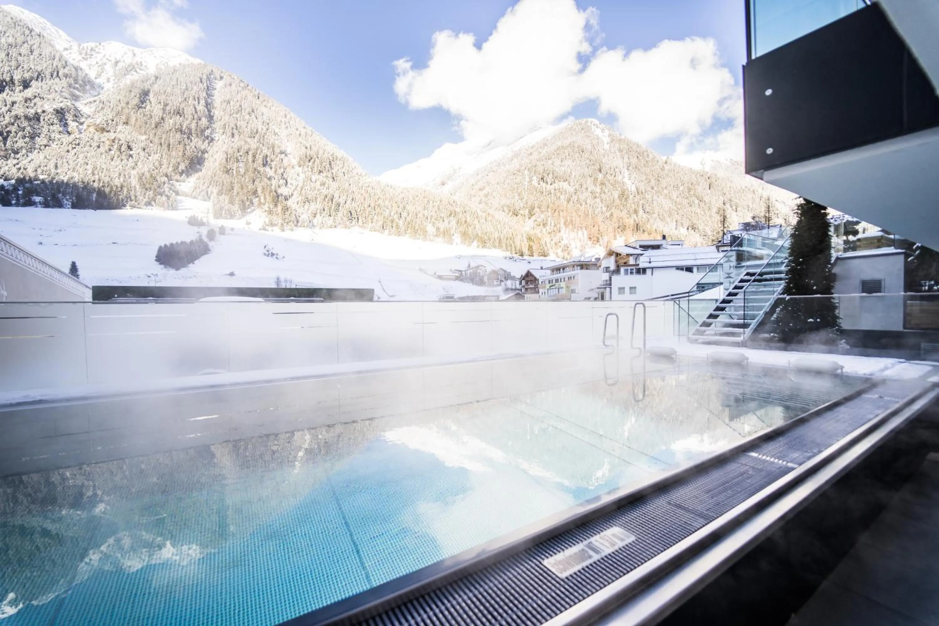 Swimming pool in Hotel Mondin