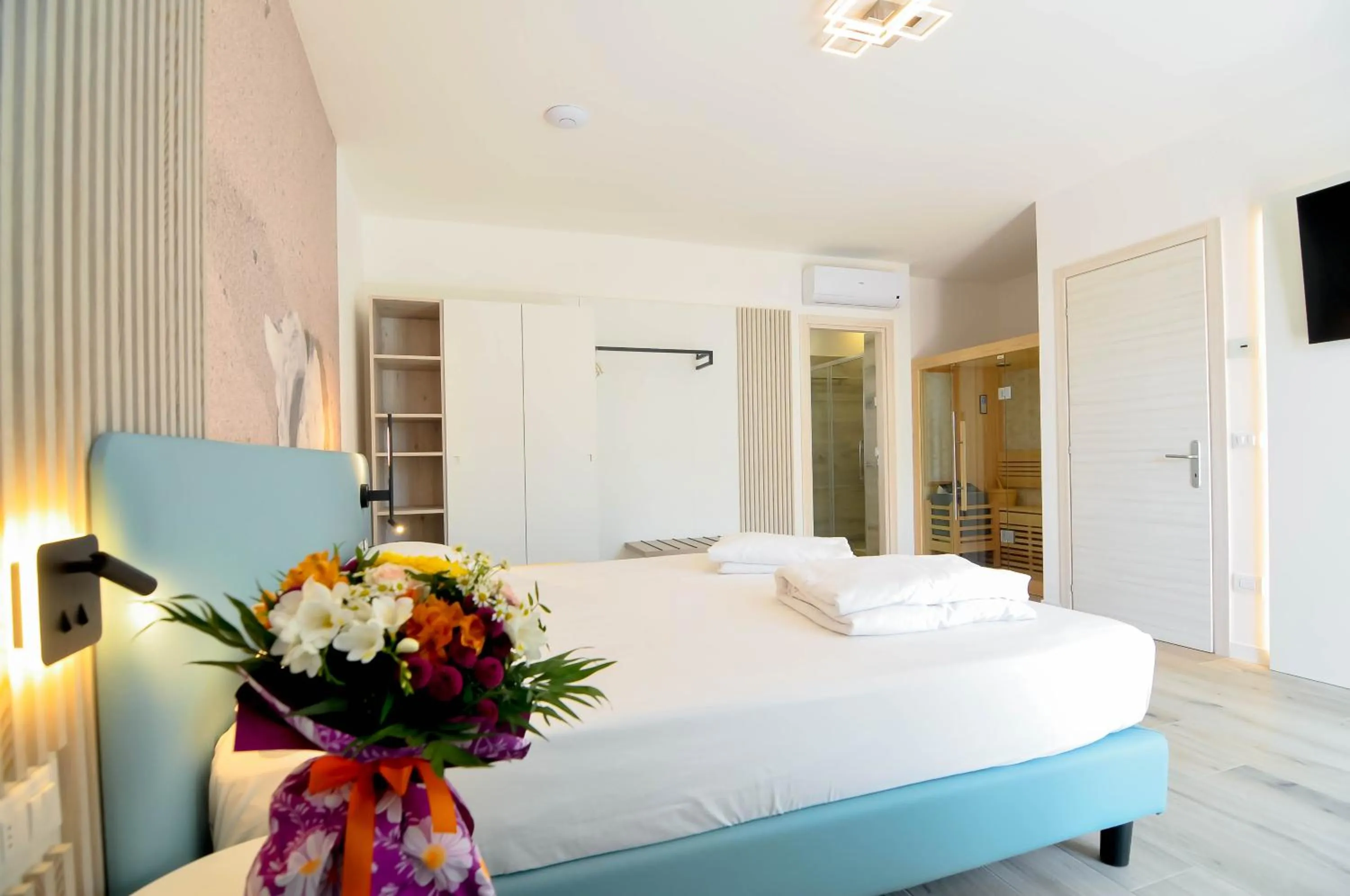 Communal lounge/ TV room in Marina Palace Hotel 4 stelle S