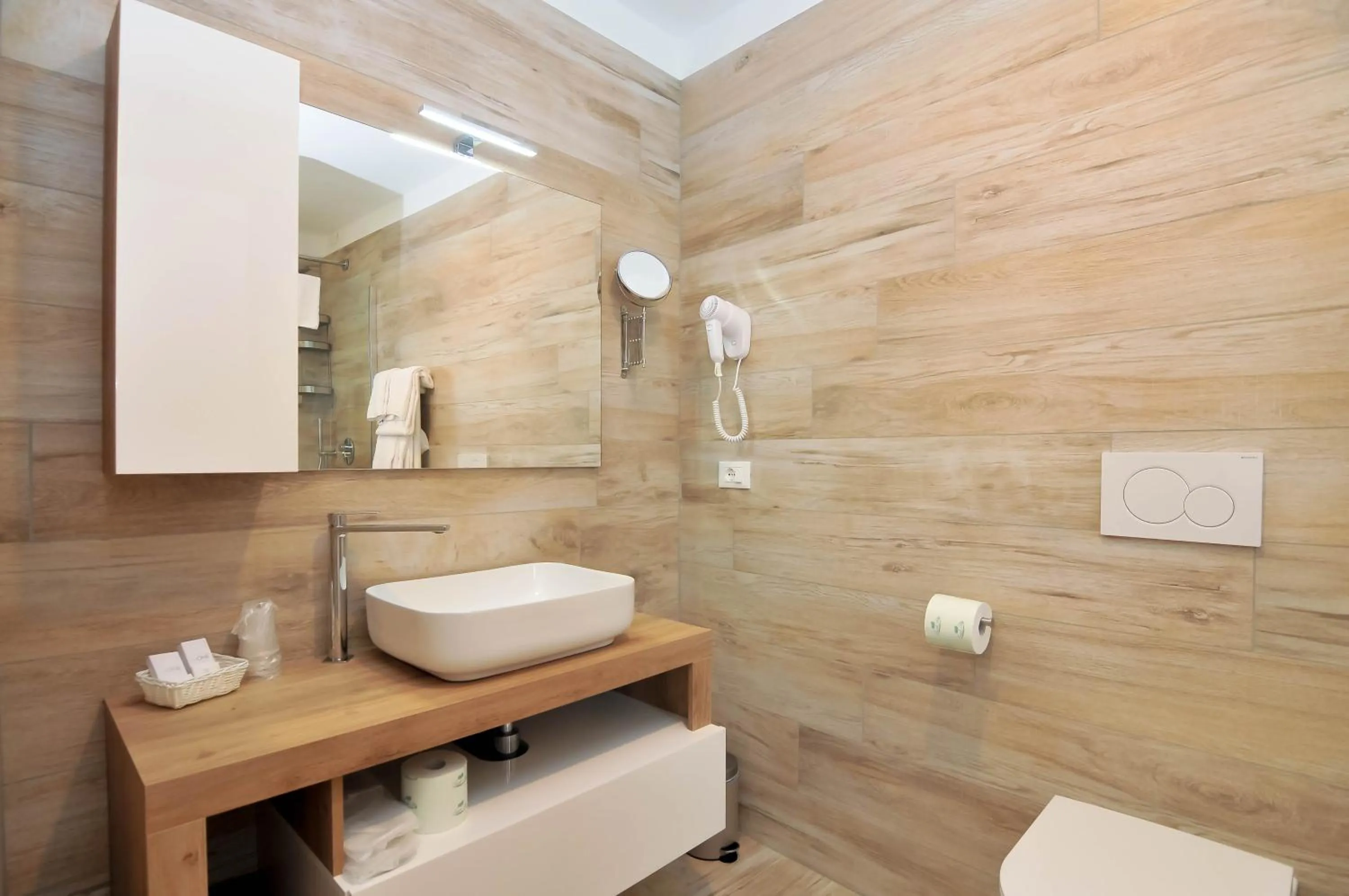 Shower in Marina Palace Hotel 4 stelle S