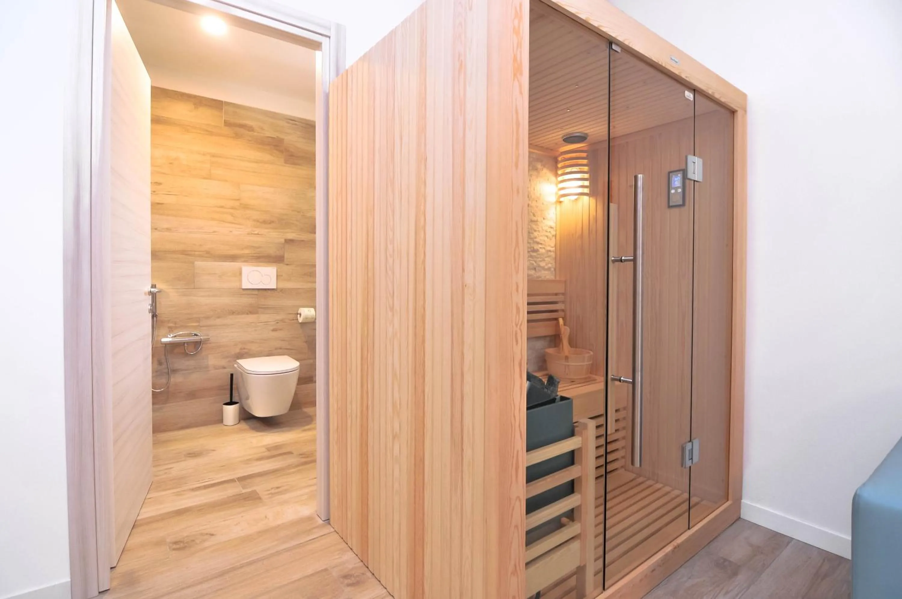 Shower in Marina Palace Hotel 4 stelle S