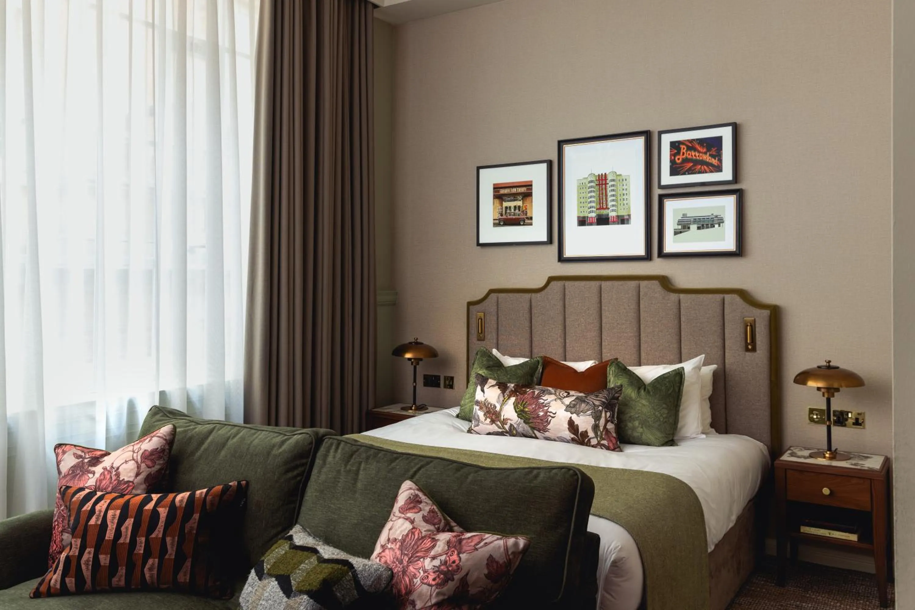 Deluxe Studio in Native Glasgow