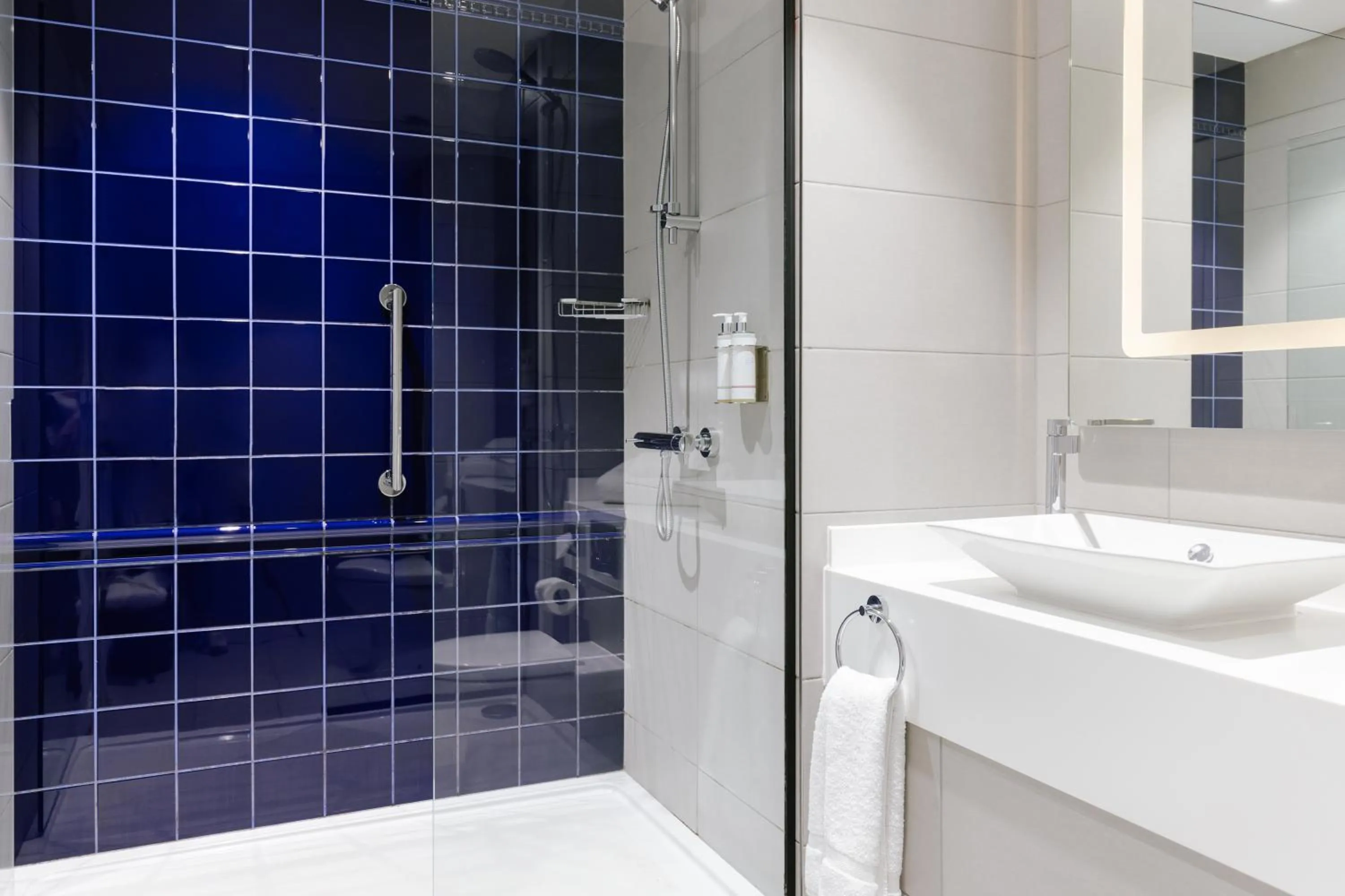 Shower in Native Glasgow