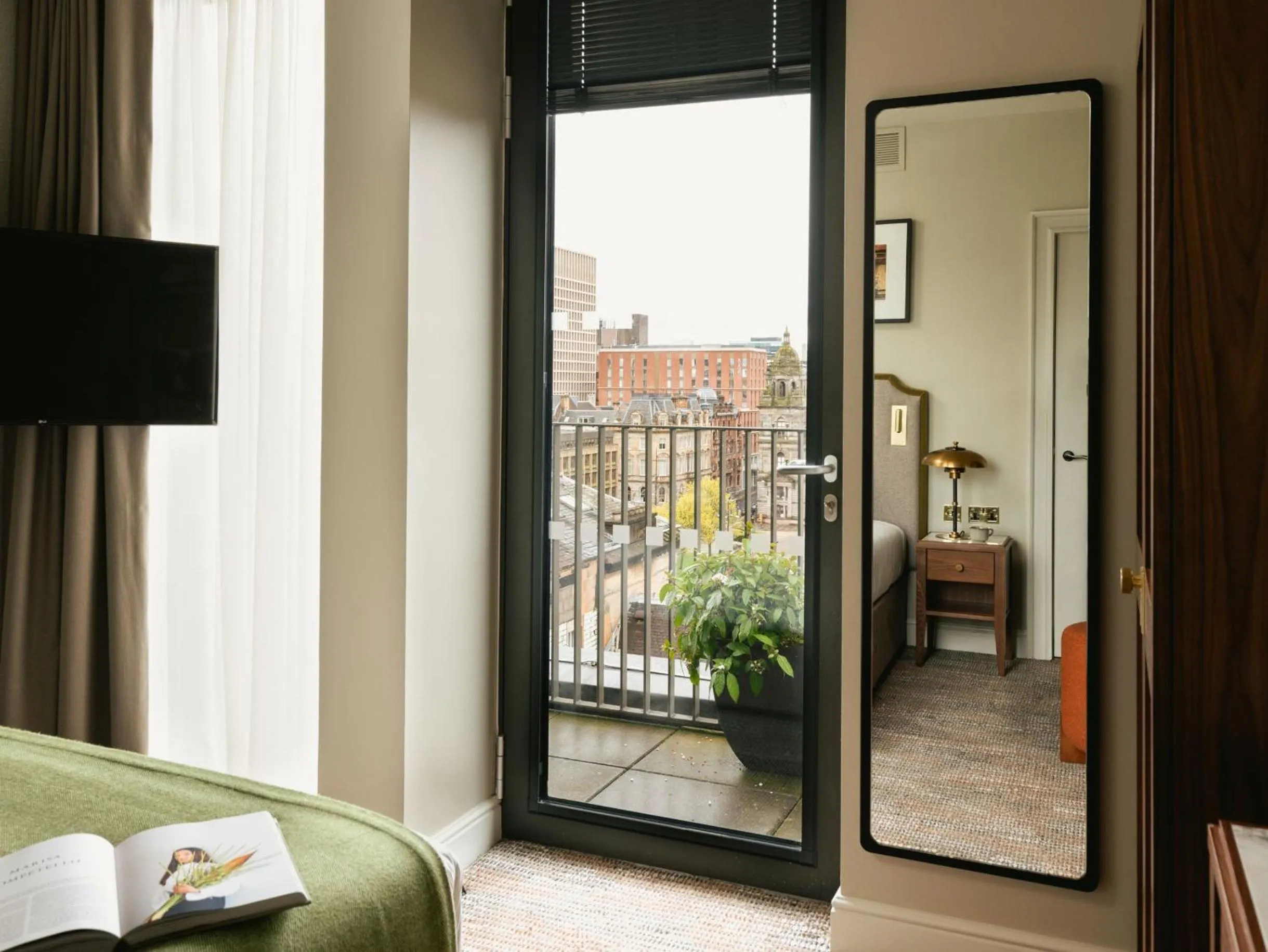 Bed in Native Glasgow