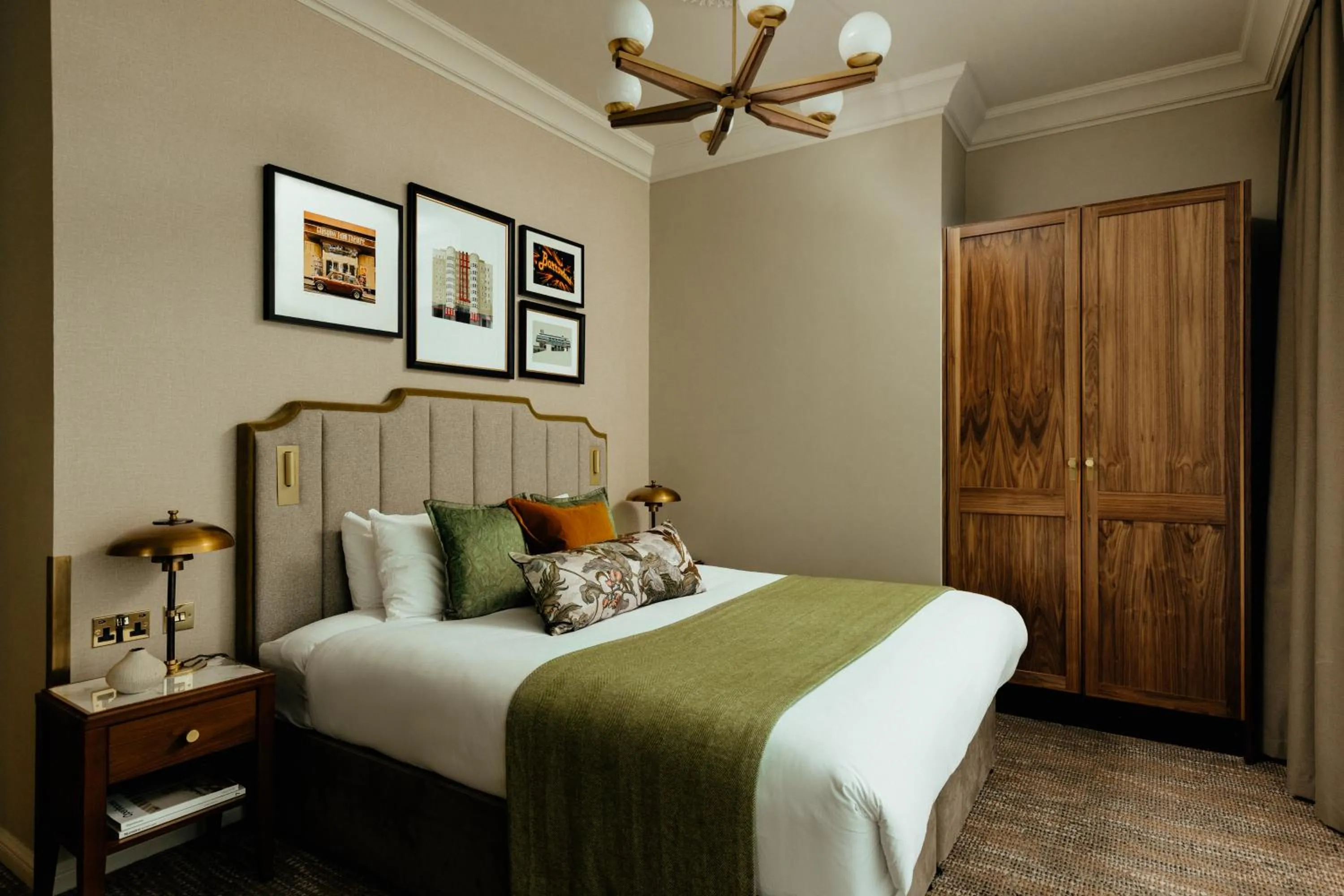 Bed in Native Glasgow