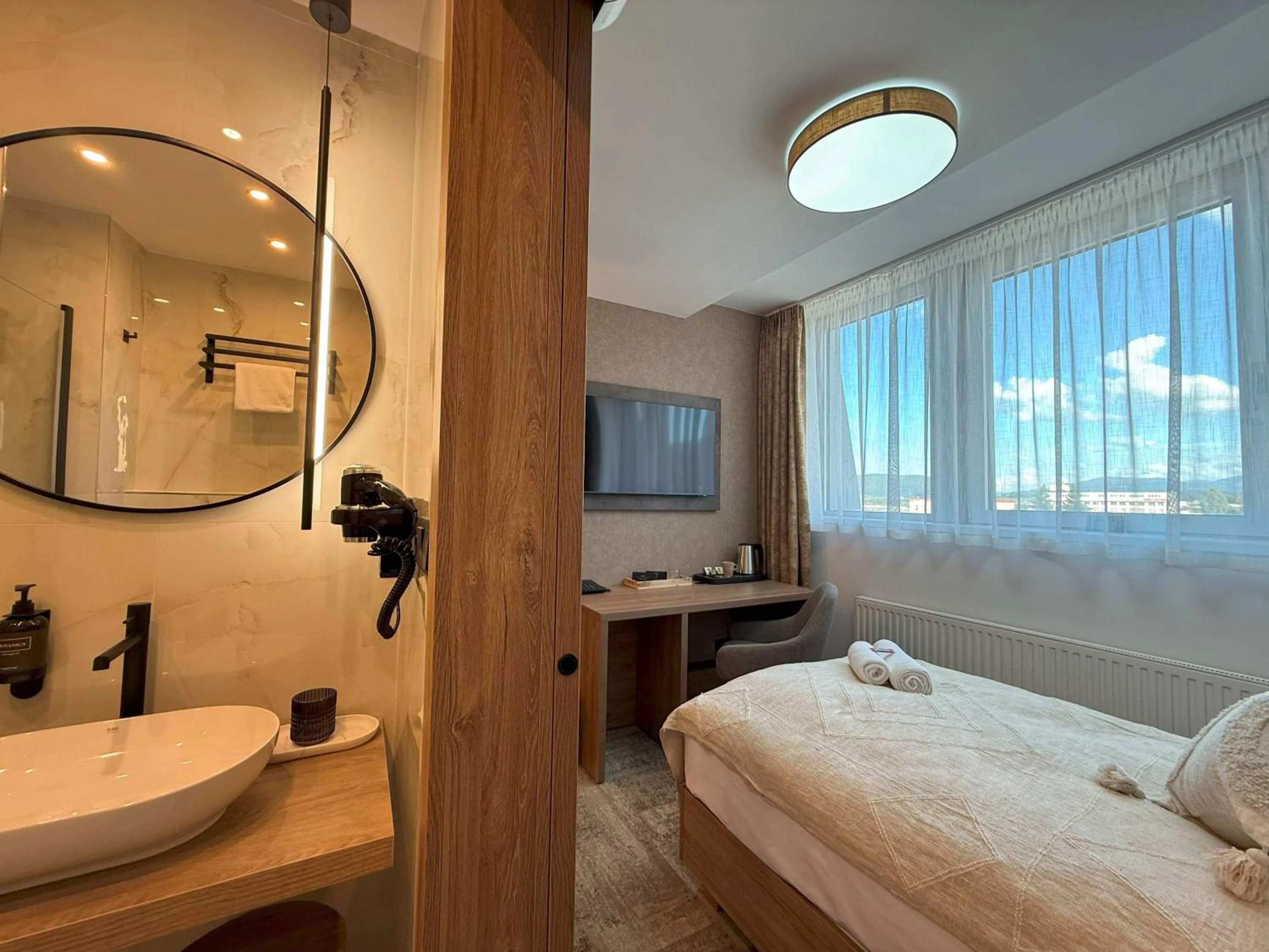 Shower, Bed in Interhotel Tatra