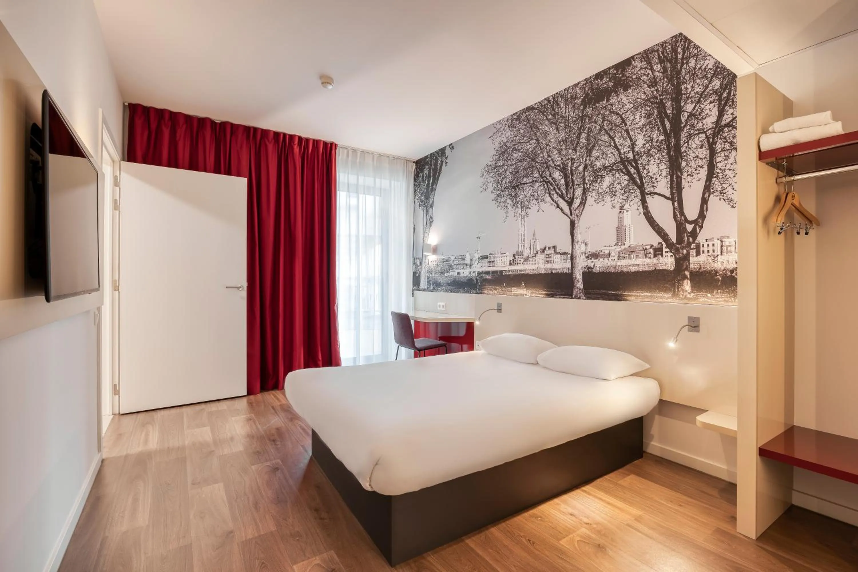 Photo of the whole room, Bed in B&B HOTEL Antwerpen Zuid