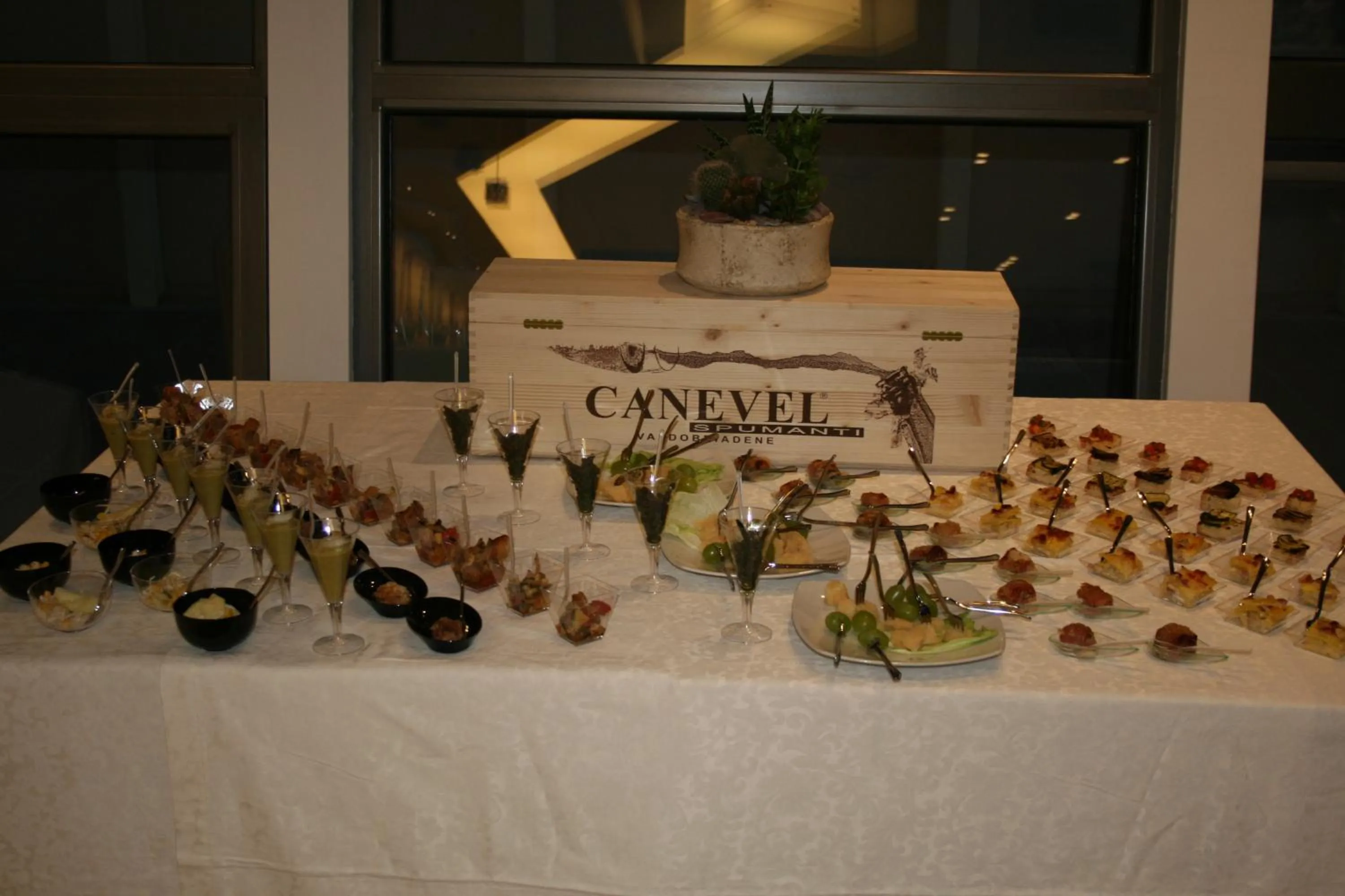 Restaurant/places to eat in Hotel Corona