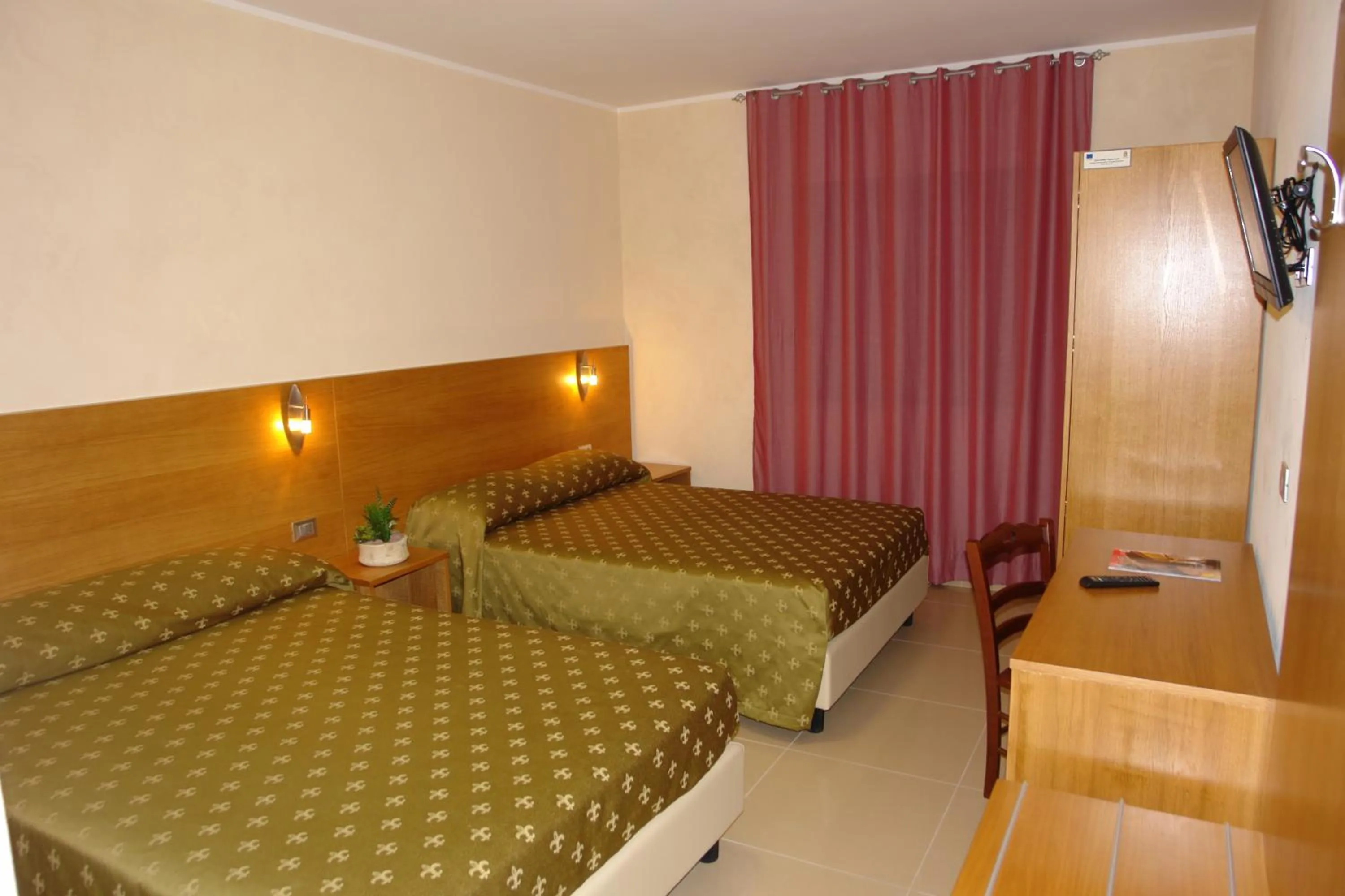 Photo of the whole room, Bed in Hotel Corona