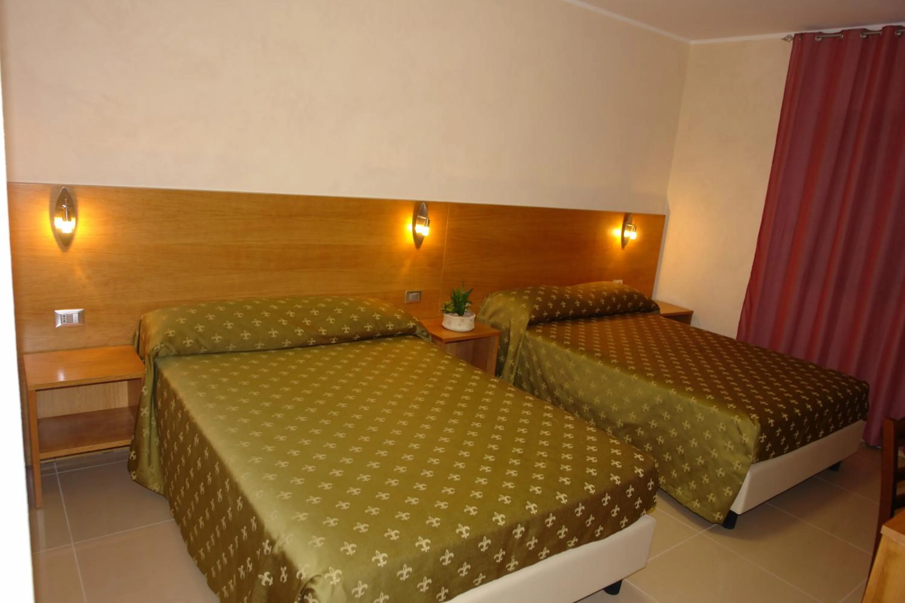 Photo of the whole room, Bed in Hotel Corona