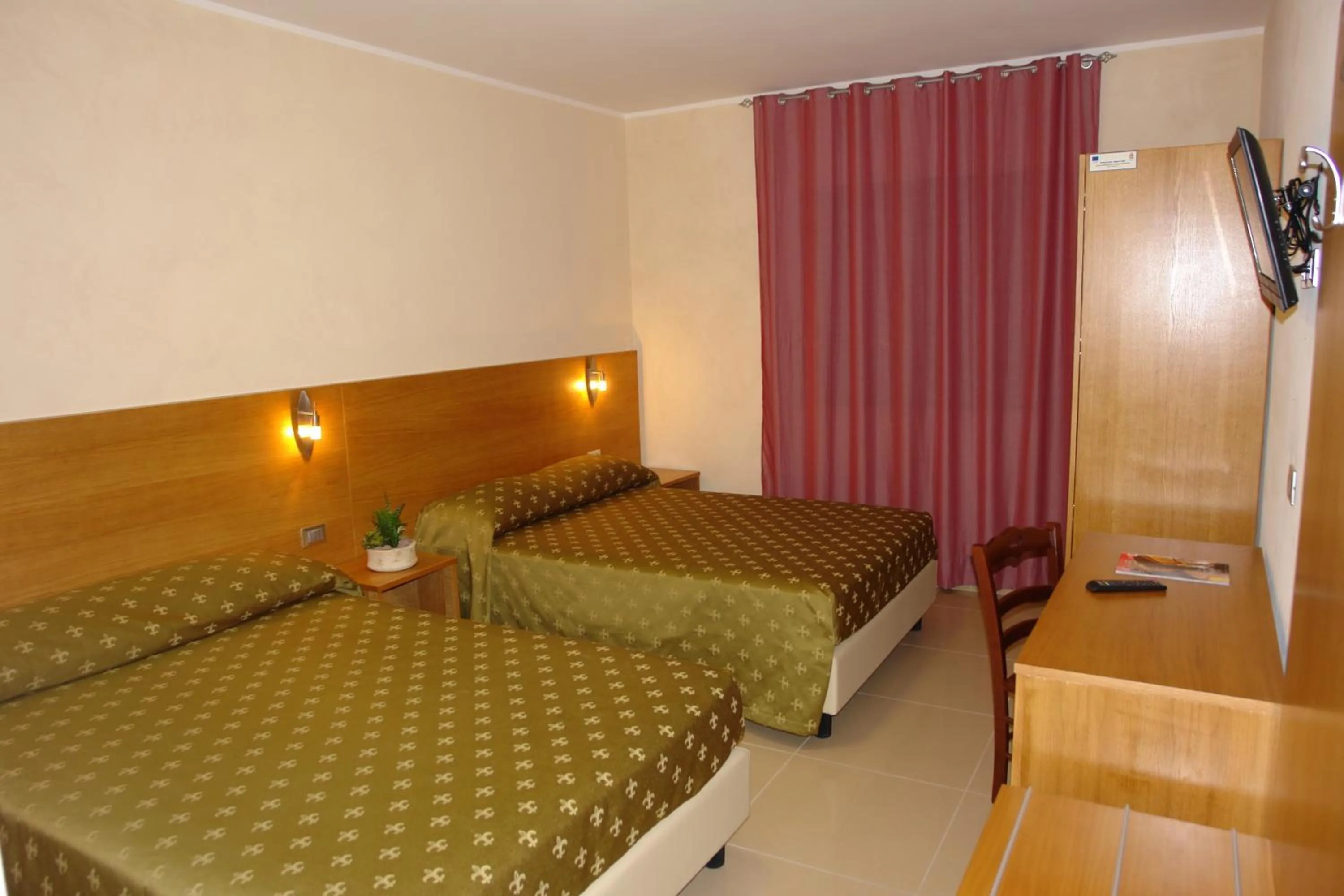 Photo of the whole room, Bed in Hotel Corona