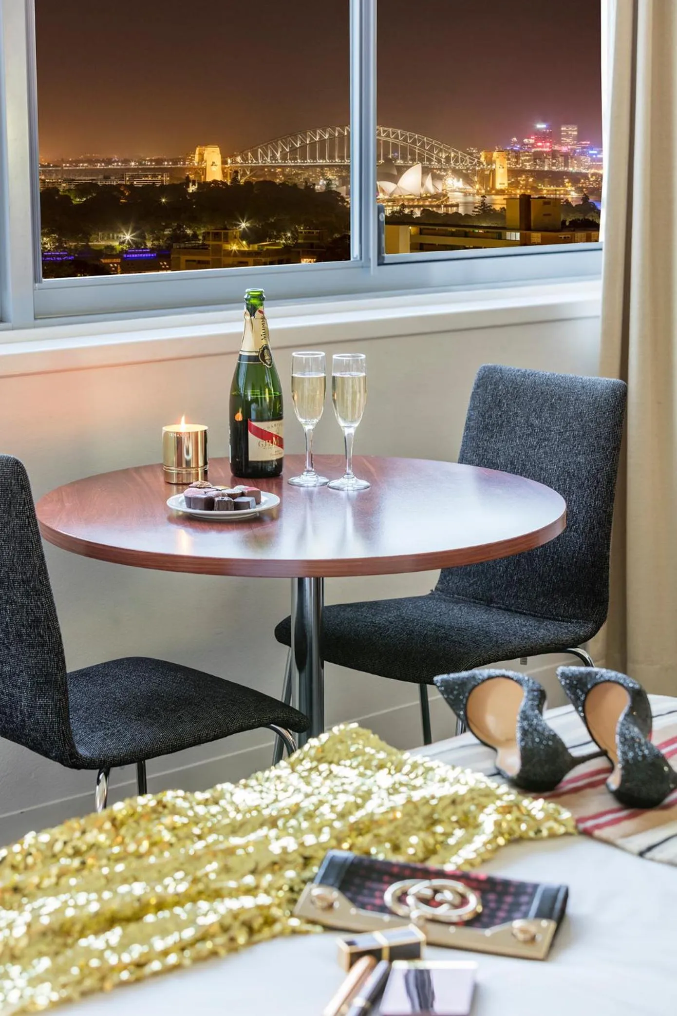 Bedroom in Macleay Hotel