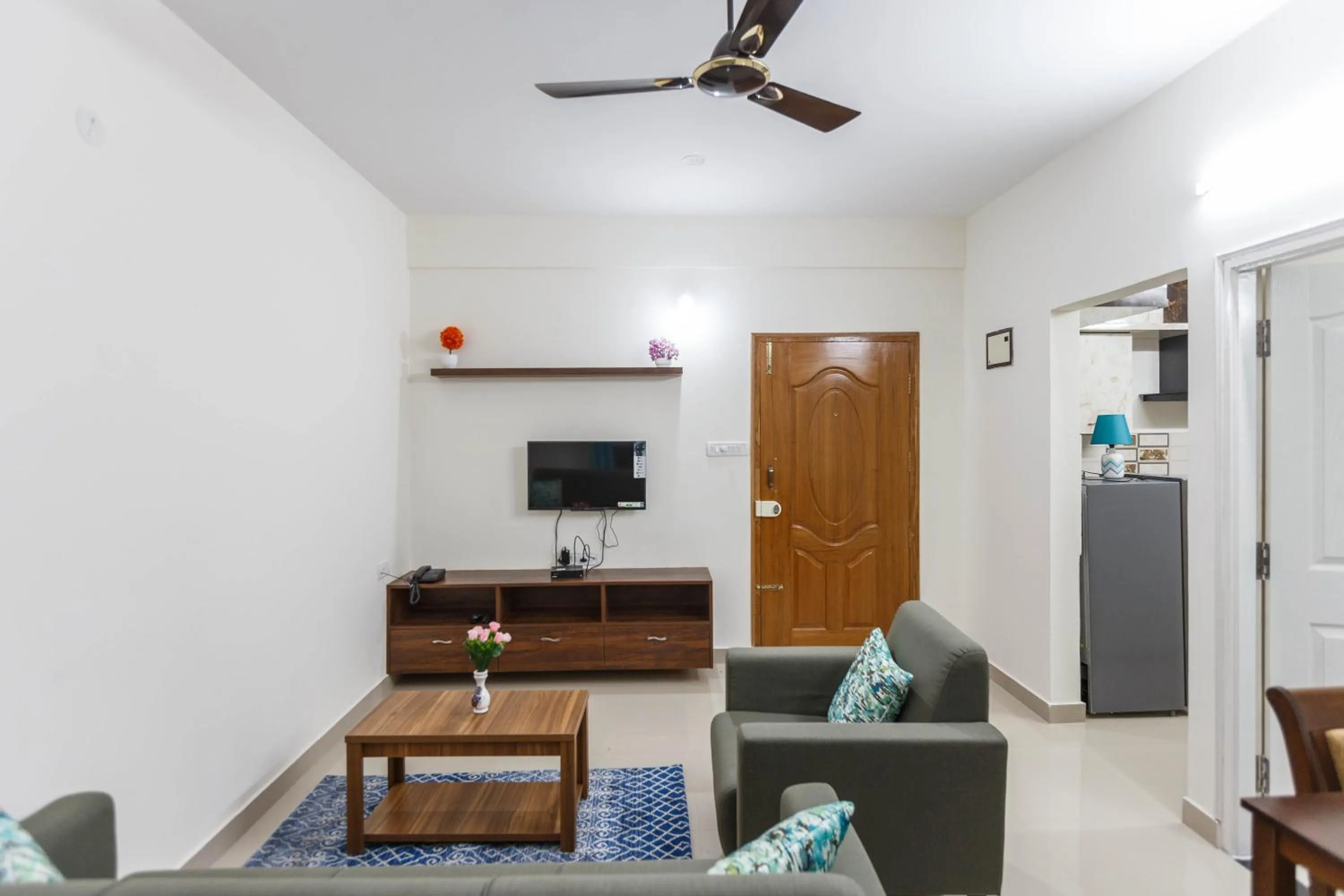 TV and multimedia in Mistyblue Serviced Apartments