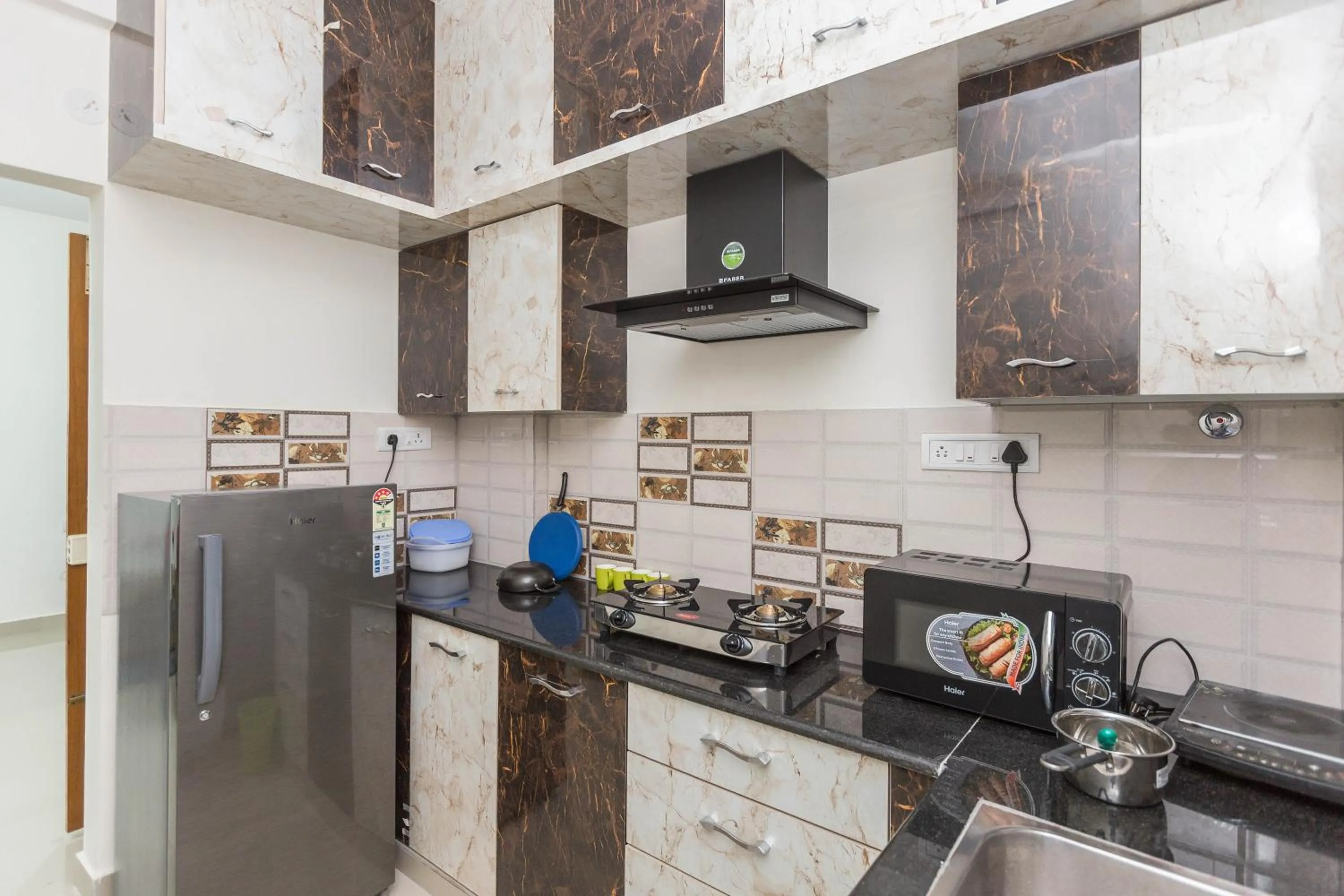Kitchen or kitchenette in Mistyblue Serviced Apartments