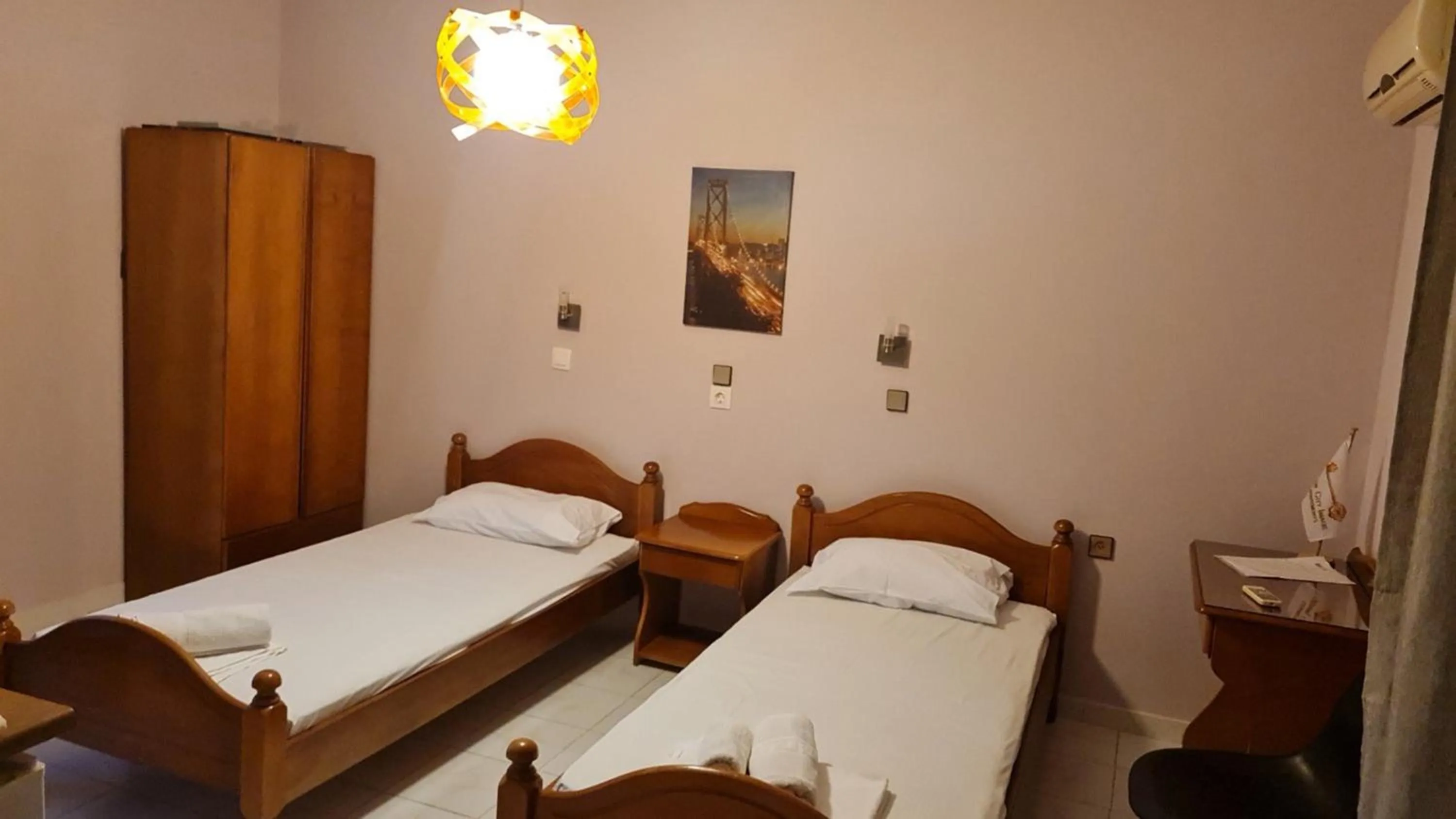 Bedroom, Bed in Garden City Image