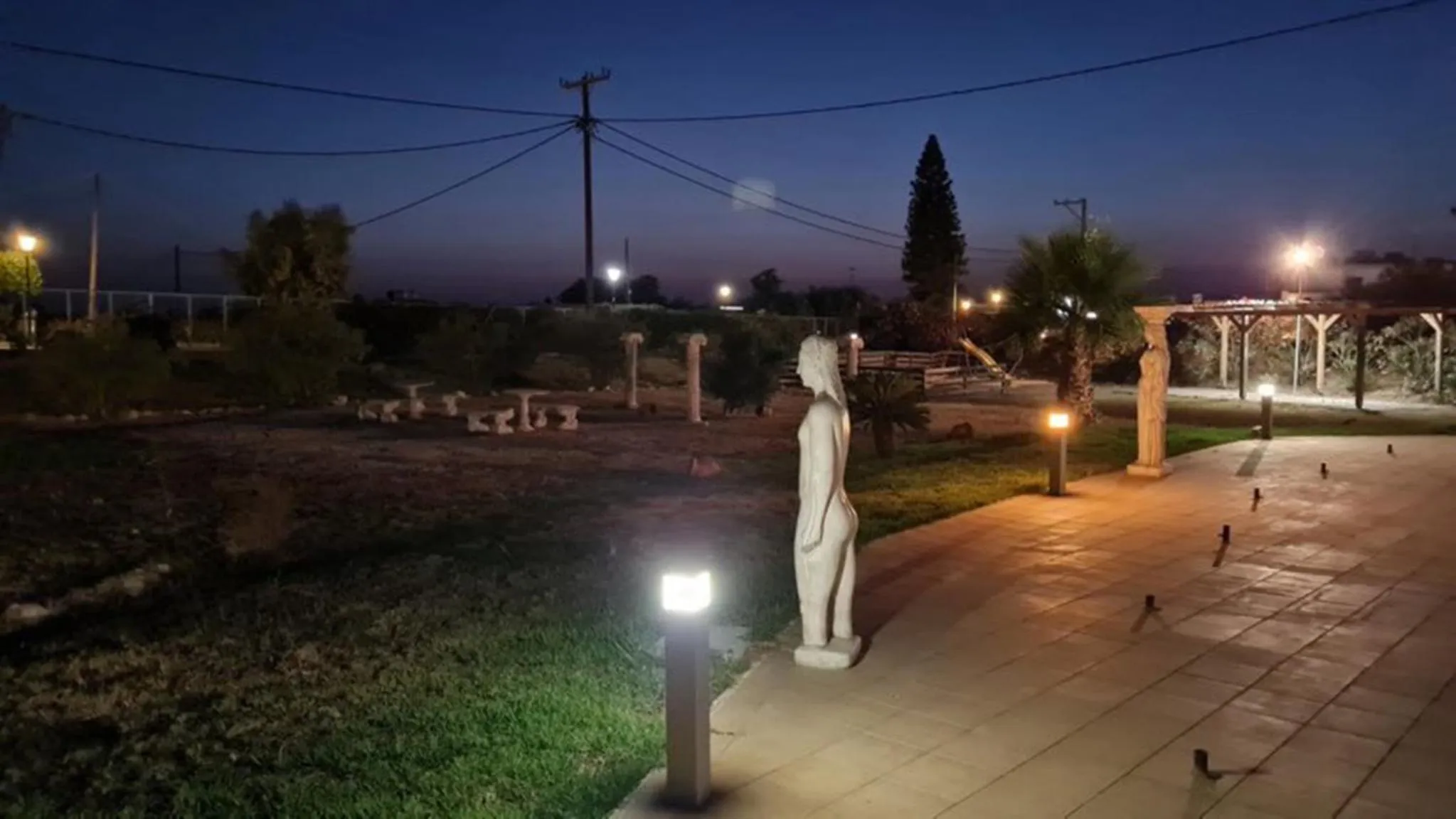 Inner courtyard view in Garden City Image