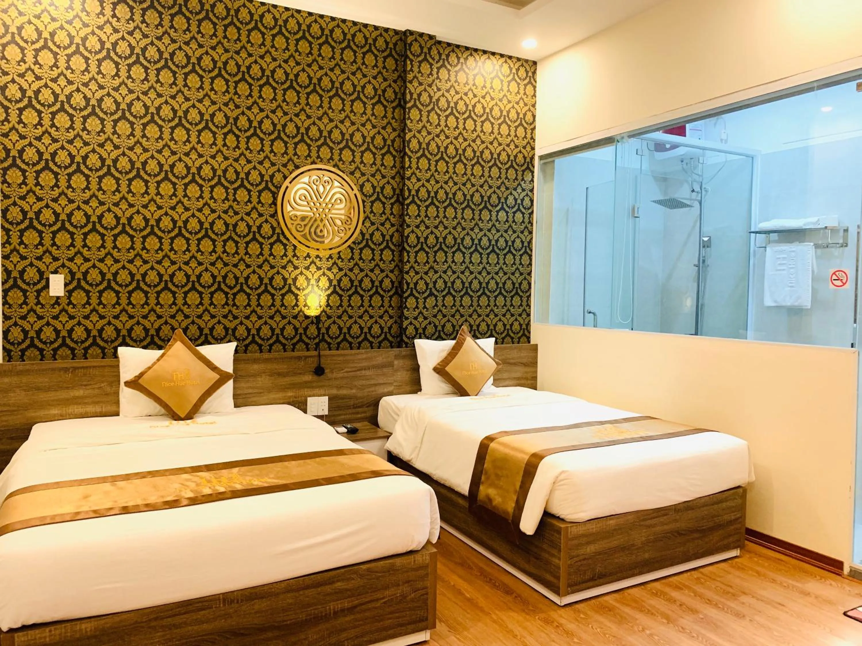 Photo of the whole room, Bed in Nice Hue Hotel