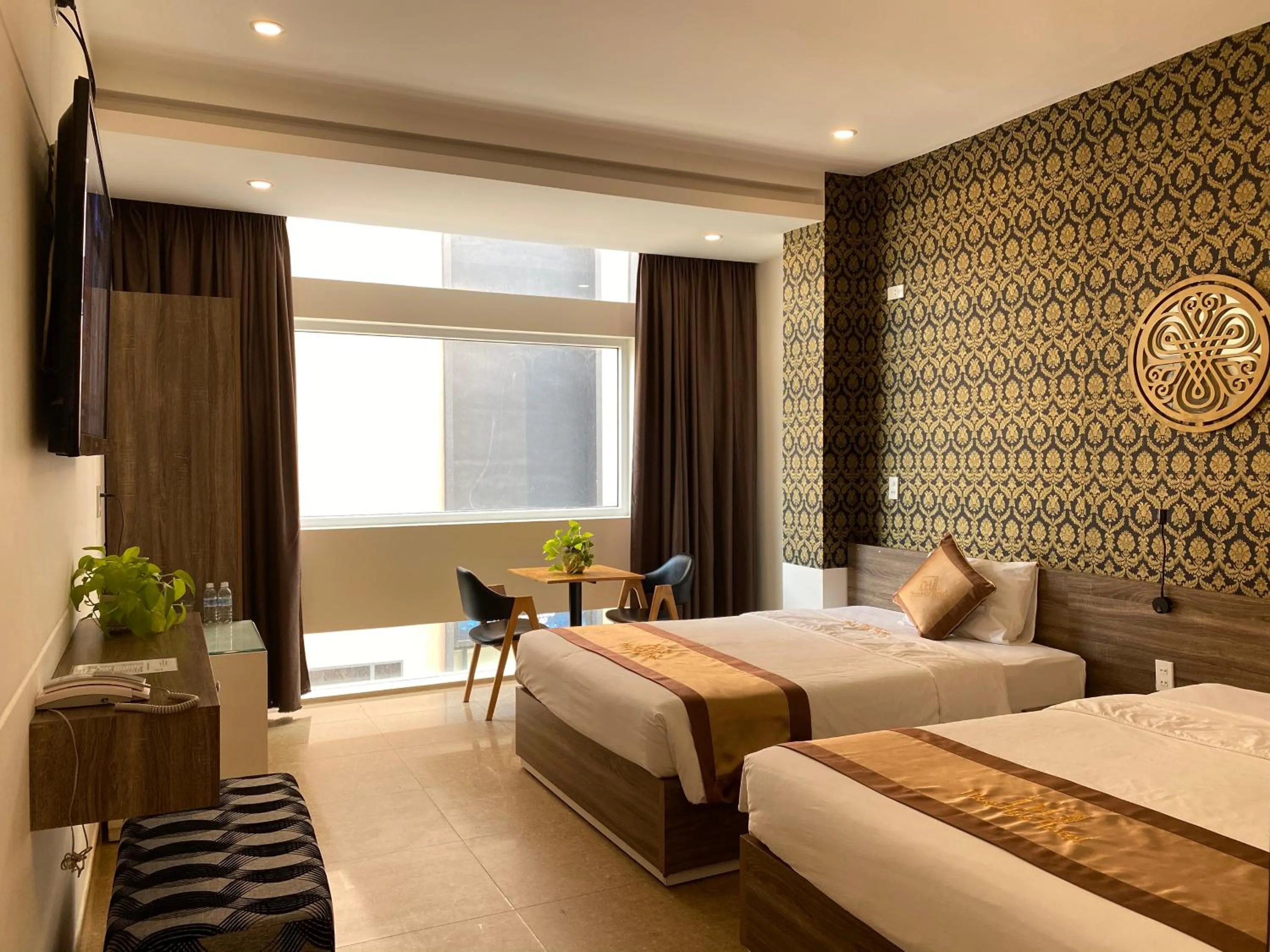 Photo of the whole room, Bed in Nice Hue Hotel