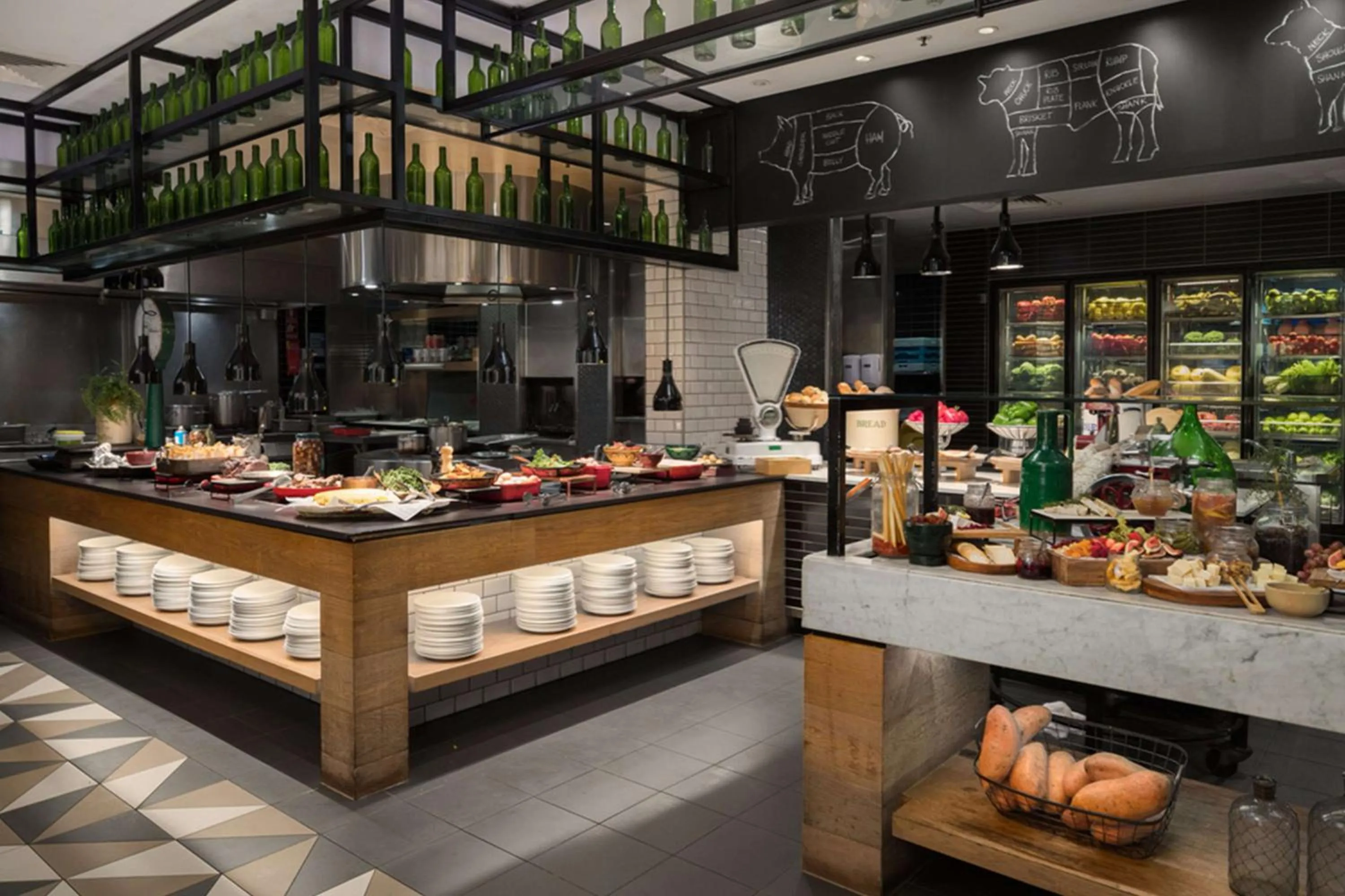 Restaurant/places to eat in QT Gold Coast