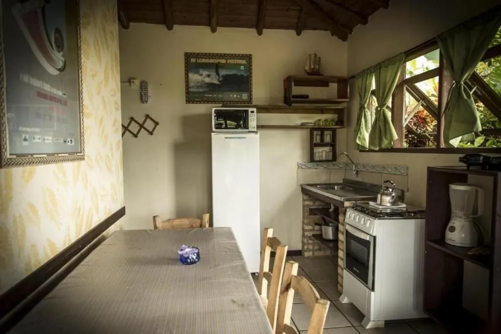 Kitchen or kitchenette in Pousada vale verde bungalows - Praia do Rosa