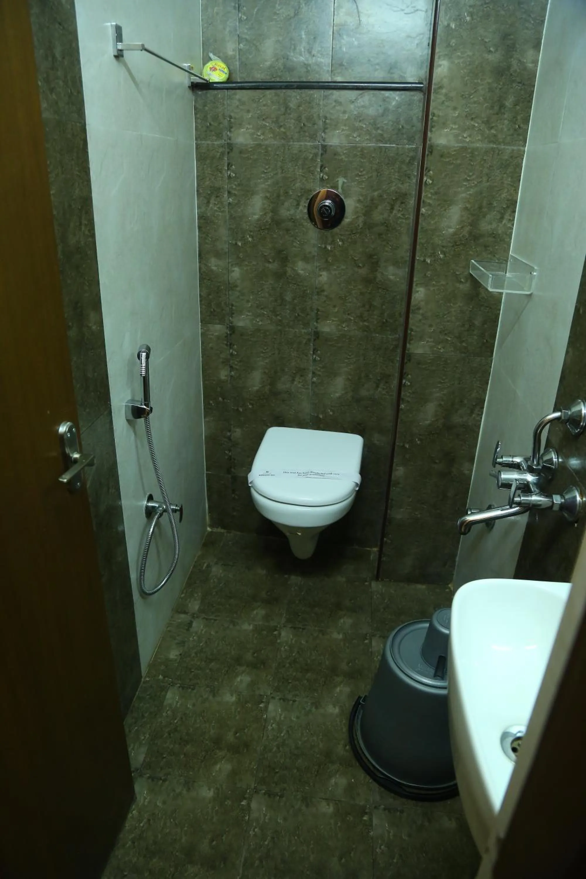 Toilet in Horizon Inn