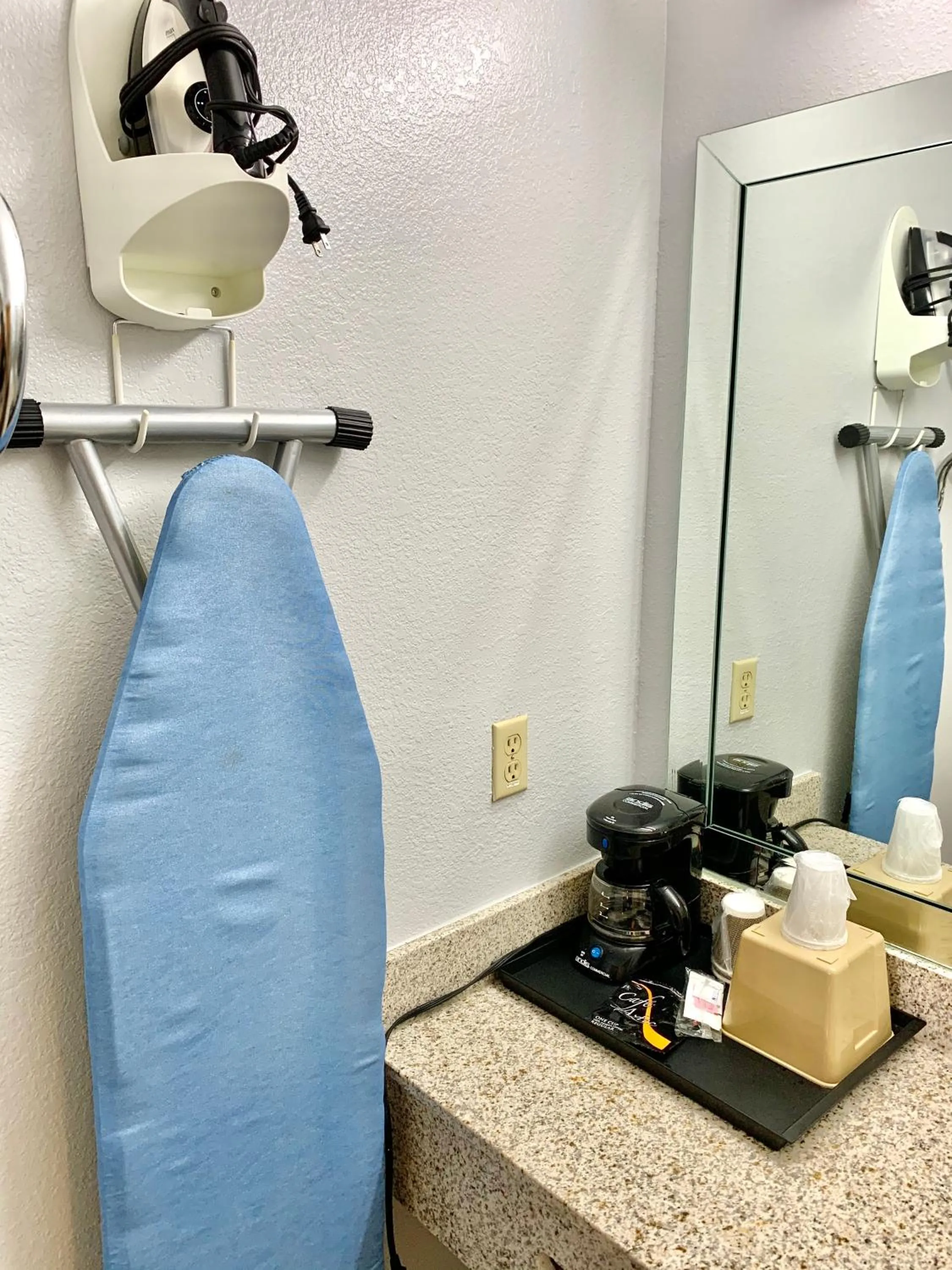 Coffee/tea facilities in Scottish Inns Westcott Street