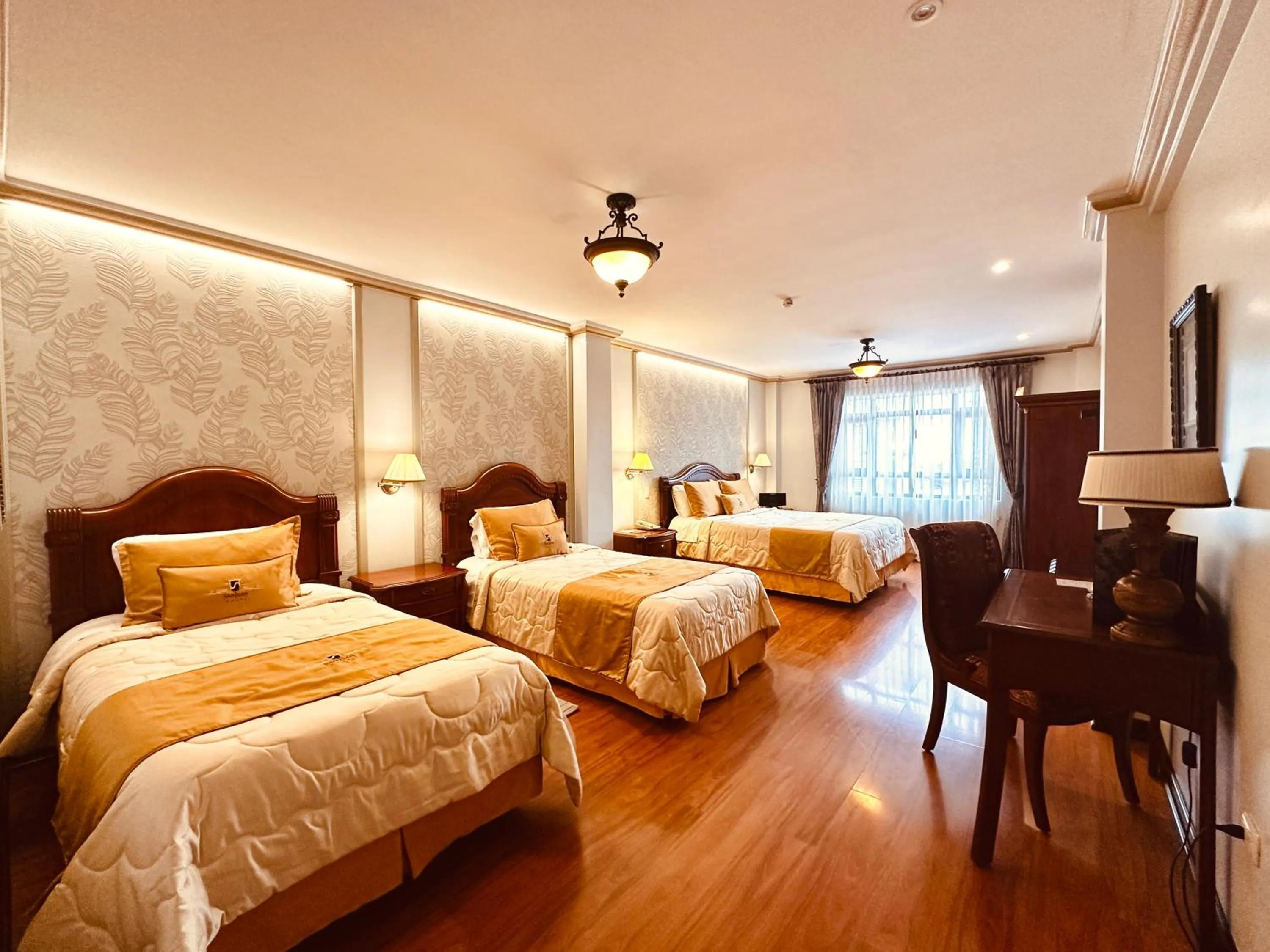 Photo of the whole room, Bed in San Juan Hotel