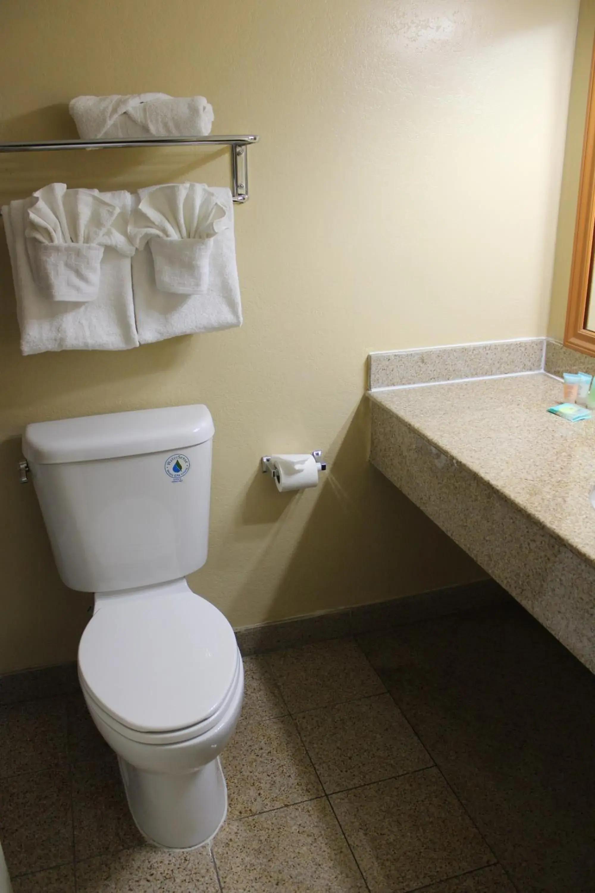 King Room - Disability Access/Non Smoking in Clarion Hotel Bakersfield North King Room - Disability Access/Non Smoking in Clarion Hotel Bakersfield North