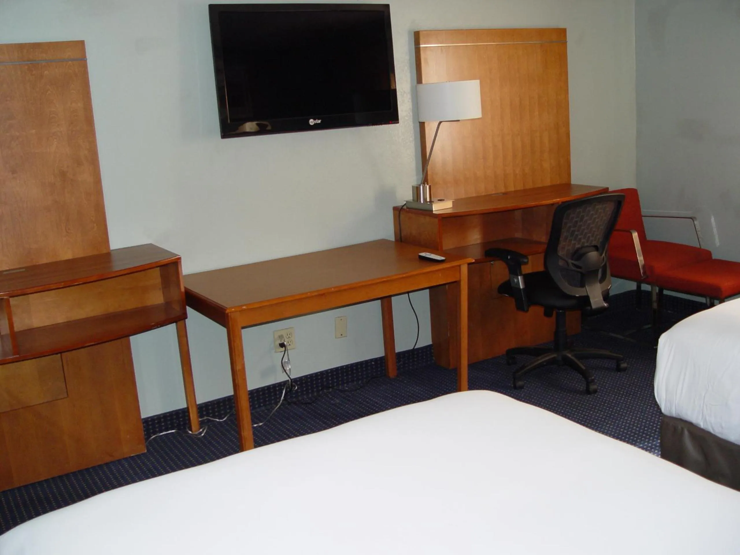 TV and multimedia, TV/Entertainment Center in Duniya Hotel