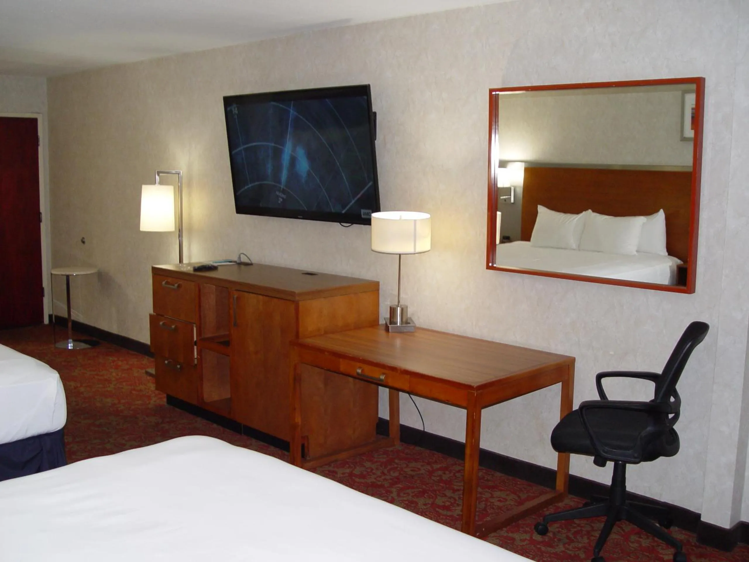 Bed in Clarion Hotel Bakersfield North