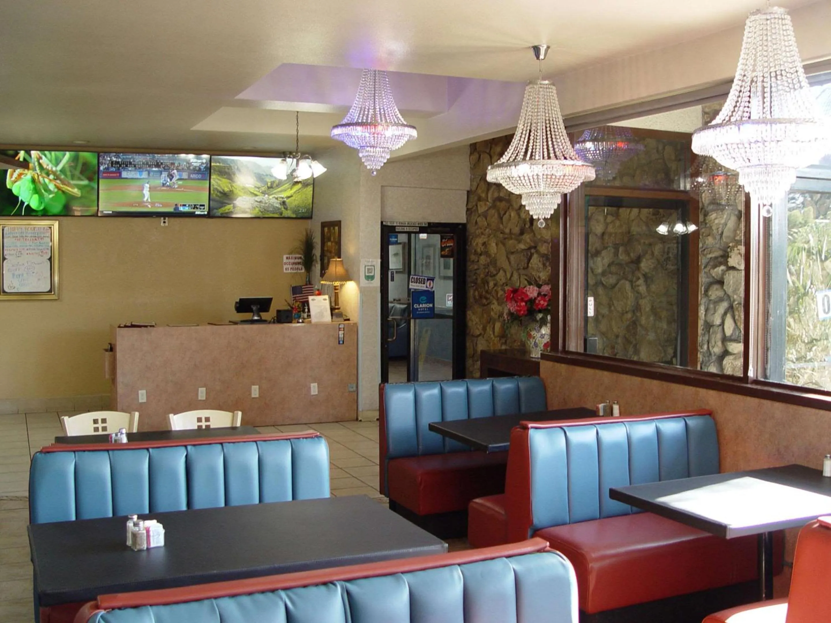 Restaurant/places to eat in Clarion Hotel Bakersfield North